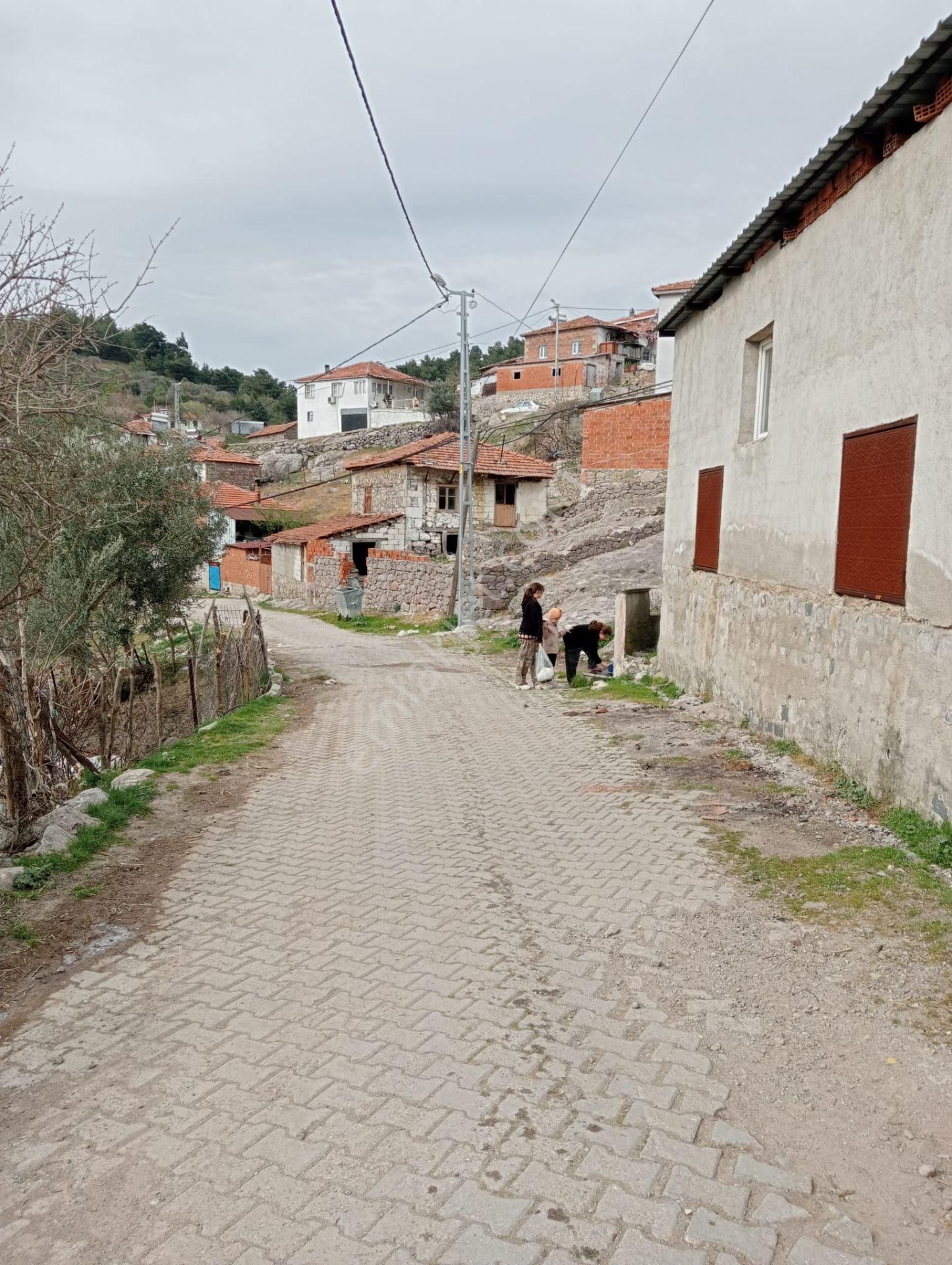 Komutan Emlaktan Bergama Alhatlıda Manzaralı Köy Evi - Görsel 2