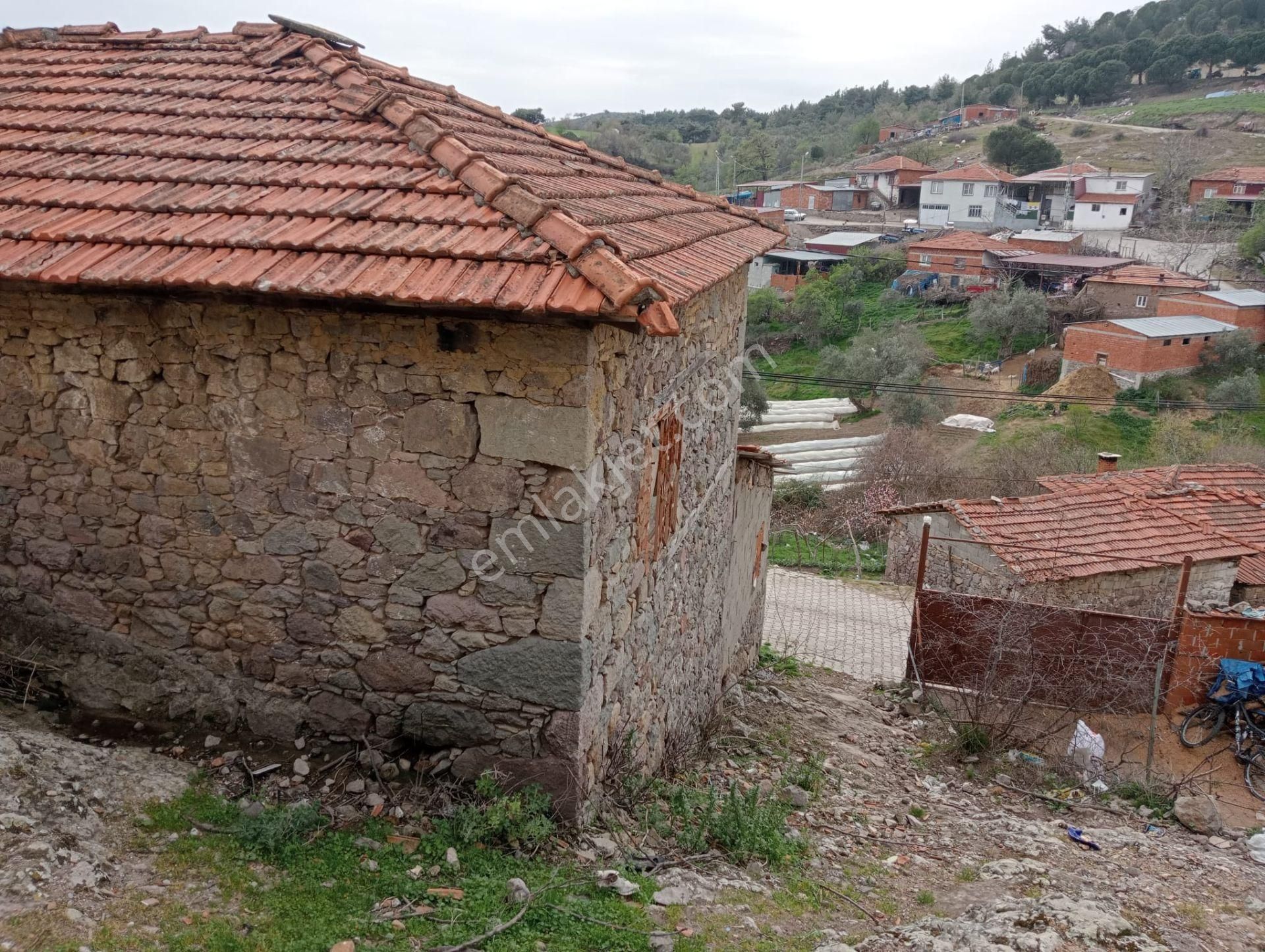 Komutan Emlaktan Bergama Alhatlıda Manzaralı Köy Evi - Görsel 8