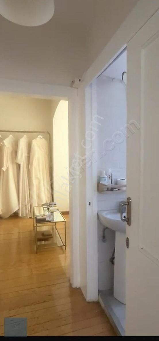 Beyoğlu Galata'da Bankalar Caddesine Komşu Kiracılı Ofis Katı - Görsel 18