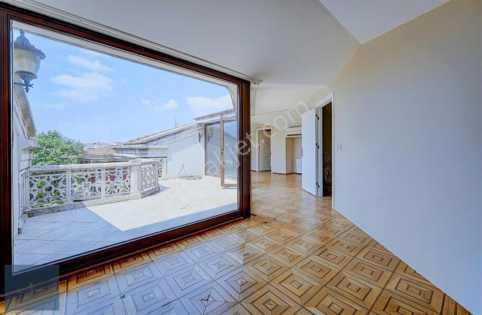 Çamlıca'nın En Özel Sitesinde Eşsiz Müstakil Kiralık Villa - Görsel 16