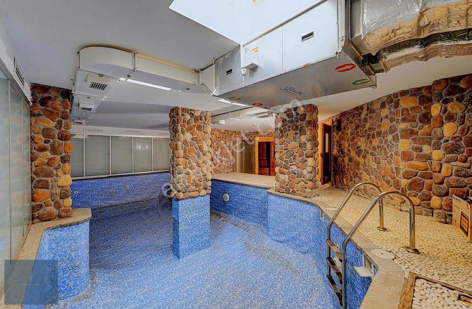 Çamlıca'nın En Özel Sitesinde Eşsiz Müstakil Kiralık Villa - Görsel 5