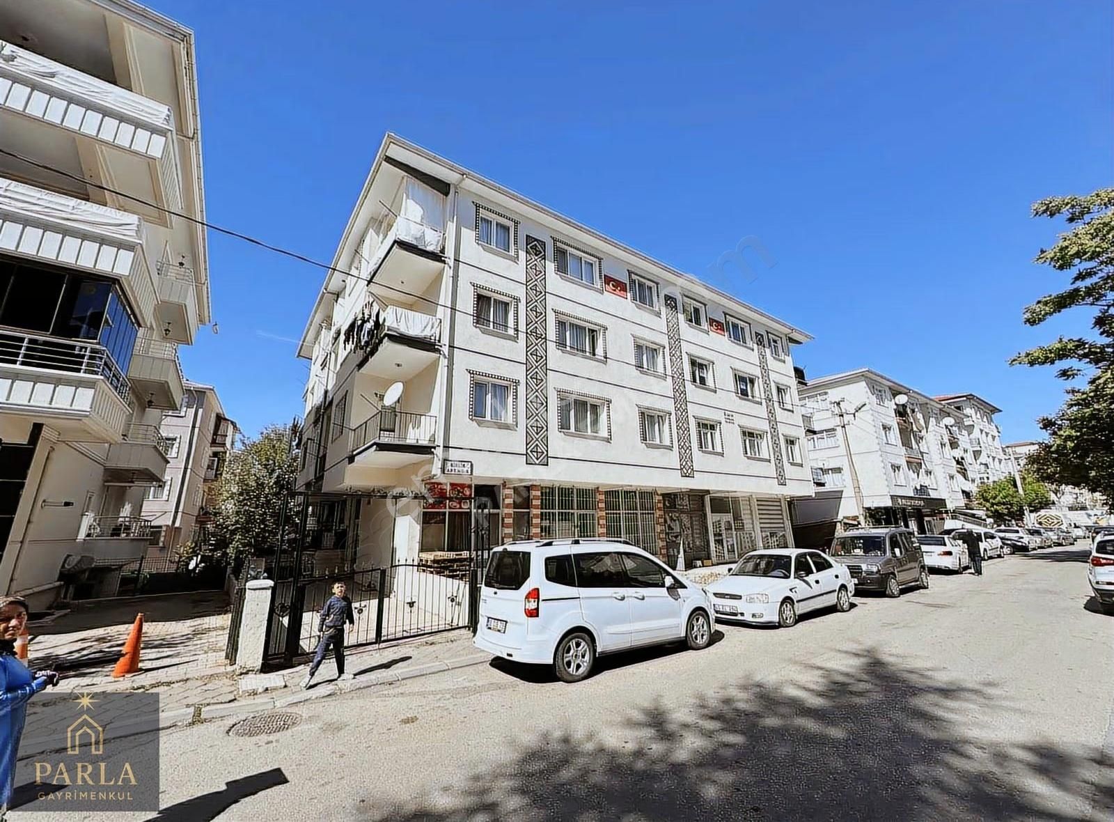 Parla Emlak'tan Mareşal Çakmak Mah. 3+1/3.kat/100m2 - Görsel 5