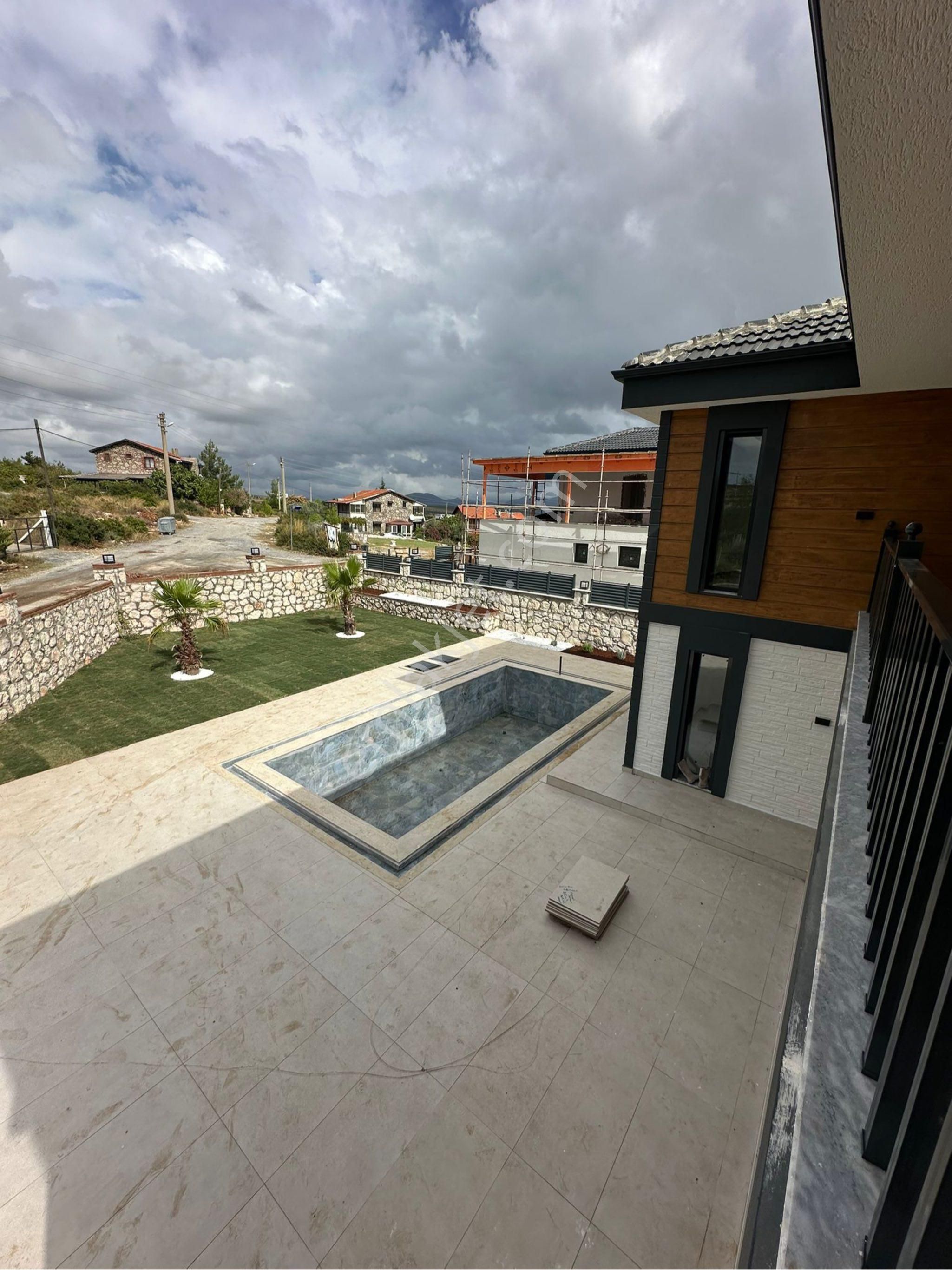 Didim Seyrantepe’de 601 M2 Lik Arsaya Oturmuş Havuzlu Dev Villa - Görsel 34