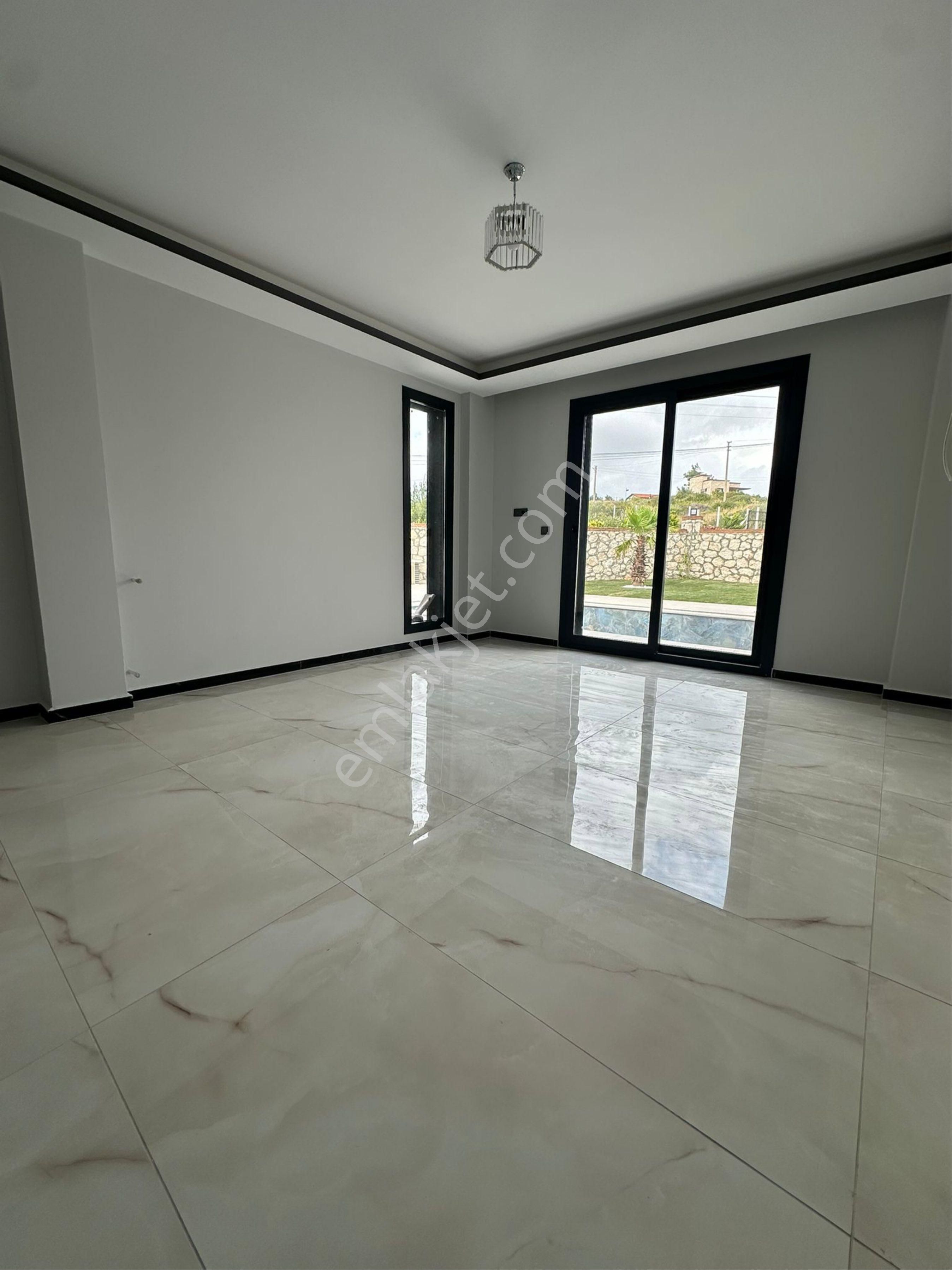 Didim Seyrantepe’de 601 M2 Lik Arsaya Oturmuş Havuzlu Dev Villa - Görsel 14