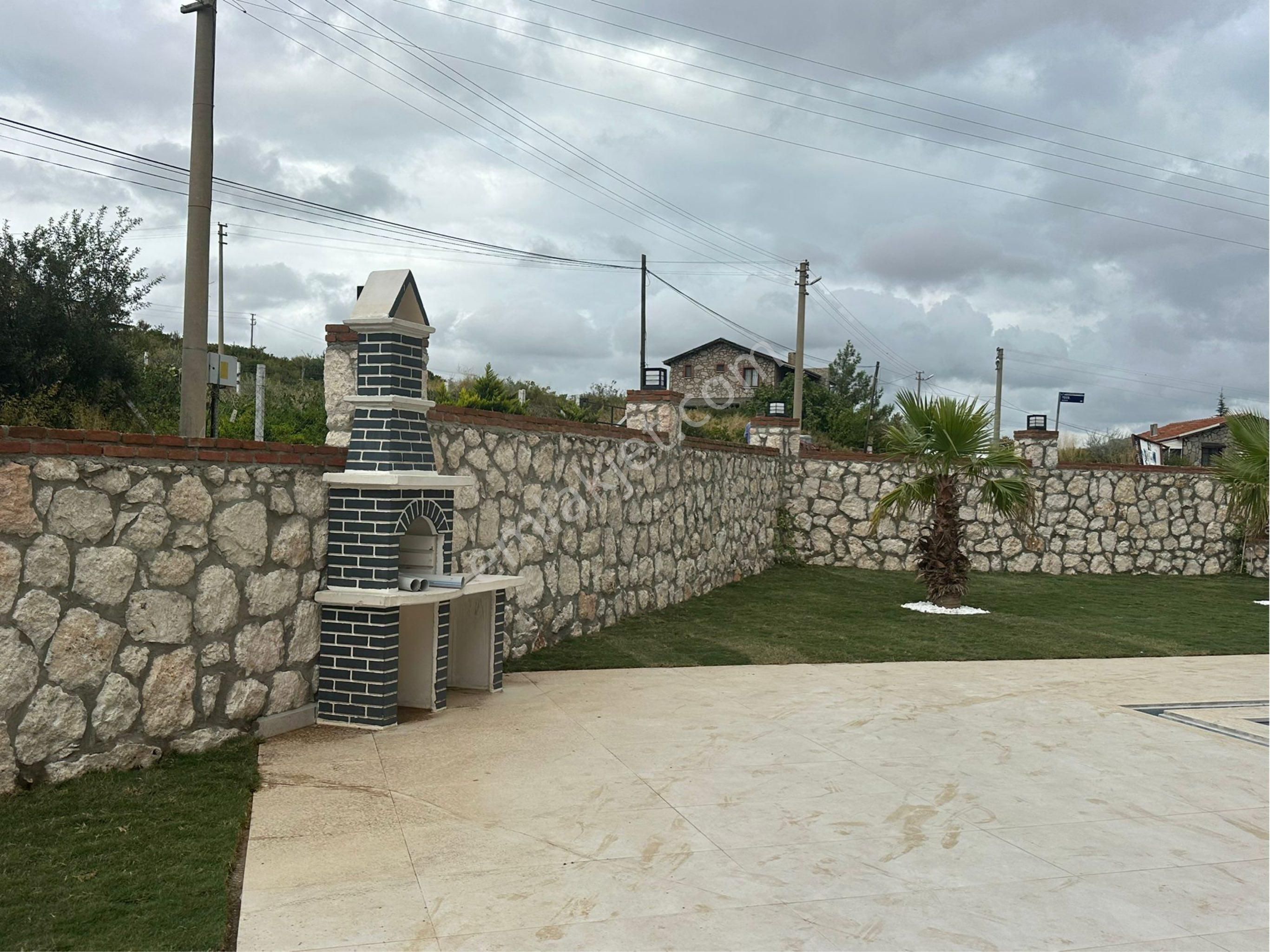 Didim Seyrantepe’de 601 M2 Lik Arsaya Oturmuş Havuzlu Dev Villa - Görsel 6