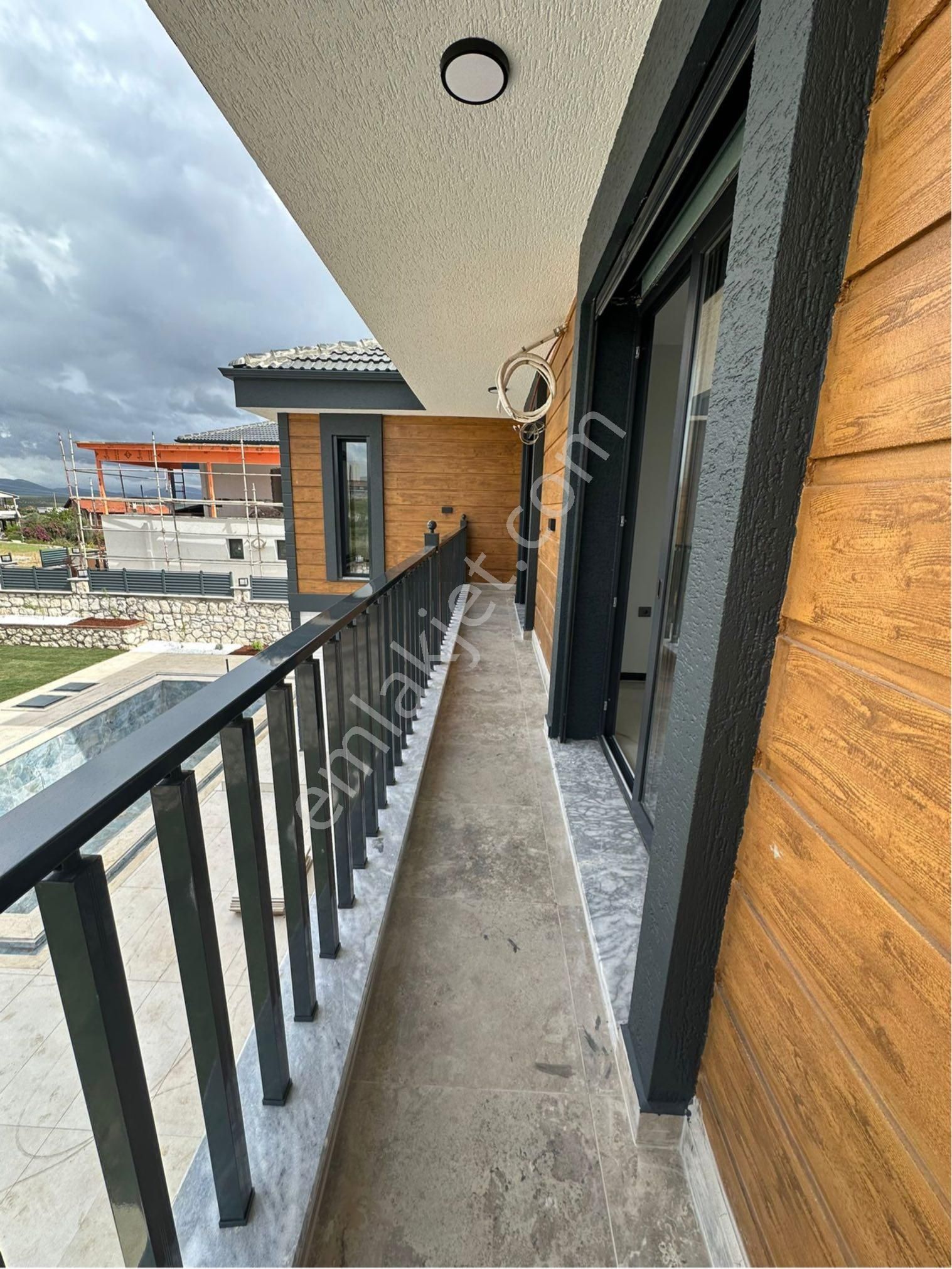Didim Seyrantepe’de 601 M2 Lik Arsaya Oturmuş Havuzlu Dev Villa - Görsel 30