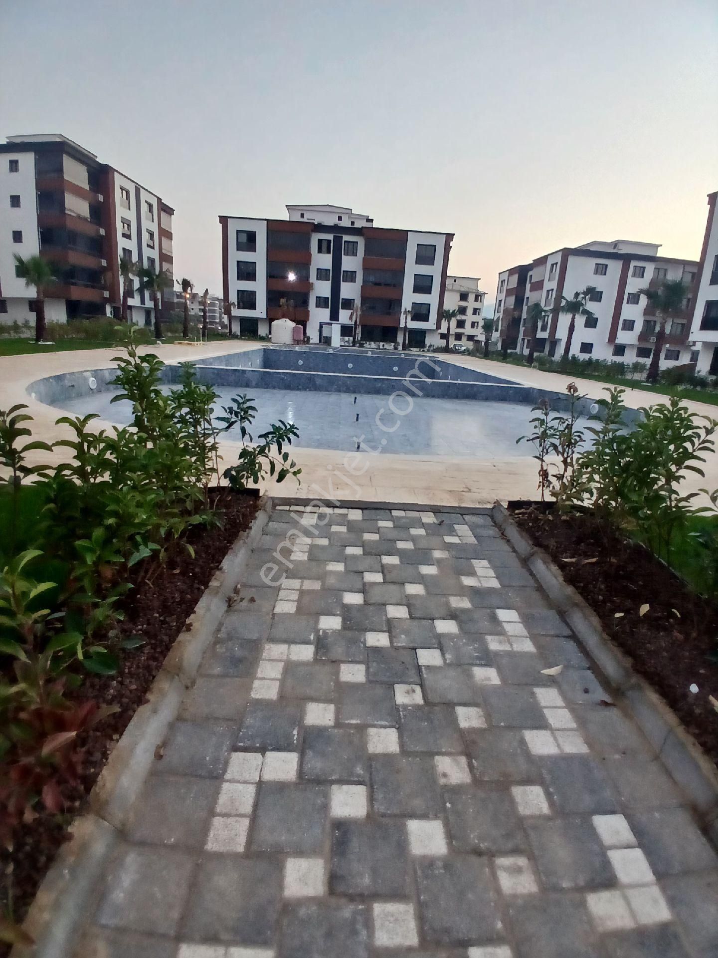 İzmir Torbalı Muratbey Mahallesinde 3+1 Sıfır Havuzlu Sitede Satılık Daire