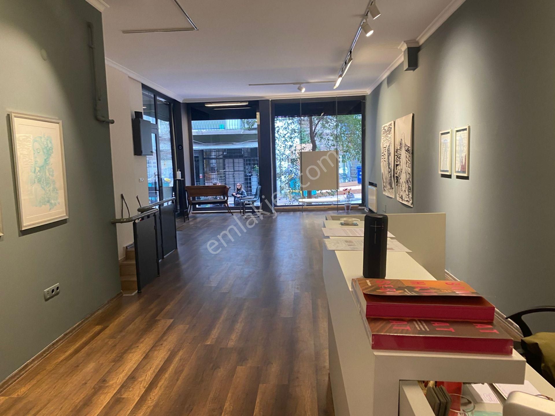 Beyoğlu Çukurcuma Da Bir Çok İş Koluna Uygun Satılık Dükkan - Görsel 3