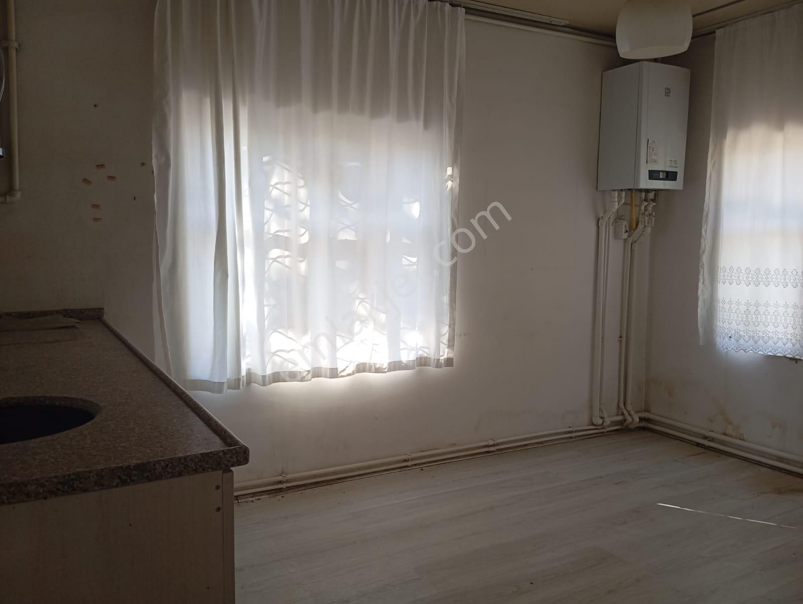 Thor'dan Satılık Gülbahçe Mahallesi'nde Pazara Yakın Müstakil Ev - Görsel 13