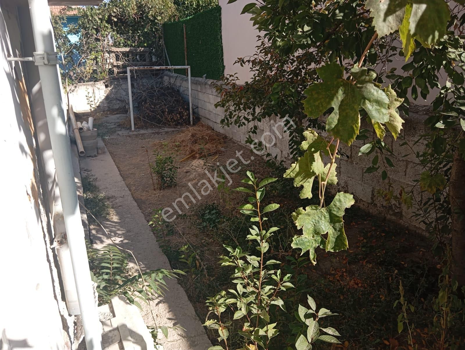 Thor'dan Satılık Gülbahçe Mahallesi'nde Pazara Yakın Müstakil Ev - Görsel 9