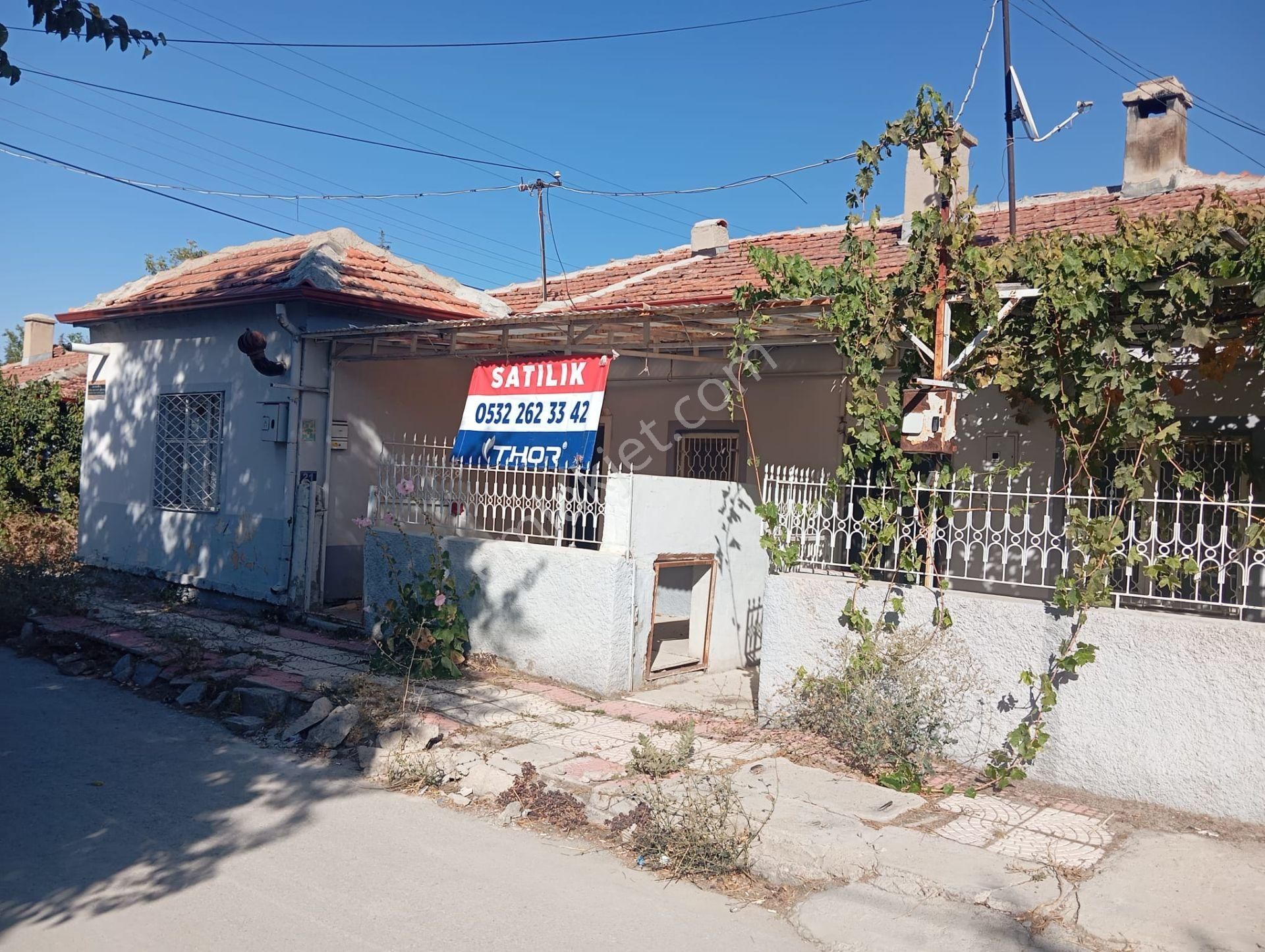 Thor'dan Satılık Gülbahçe Mahallesi'nde Pazara Yakın Müstakil Ev - Görsel 2