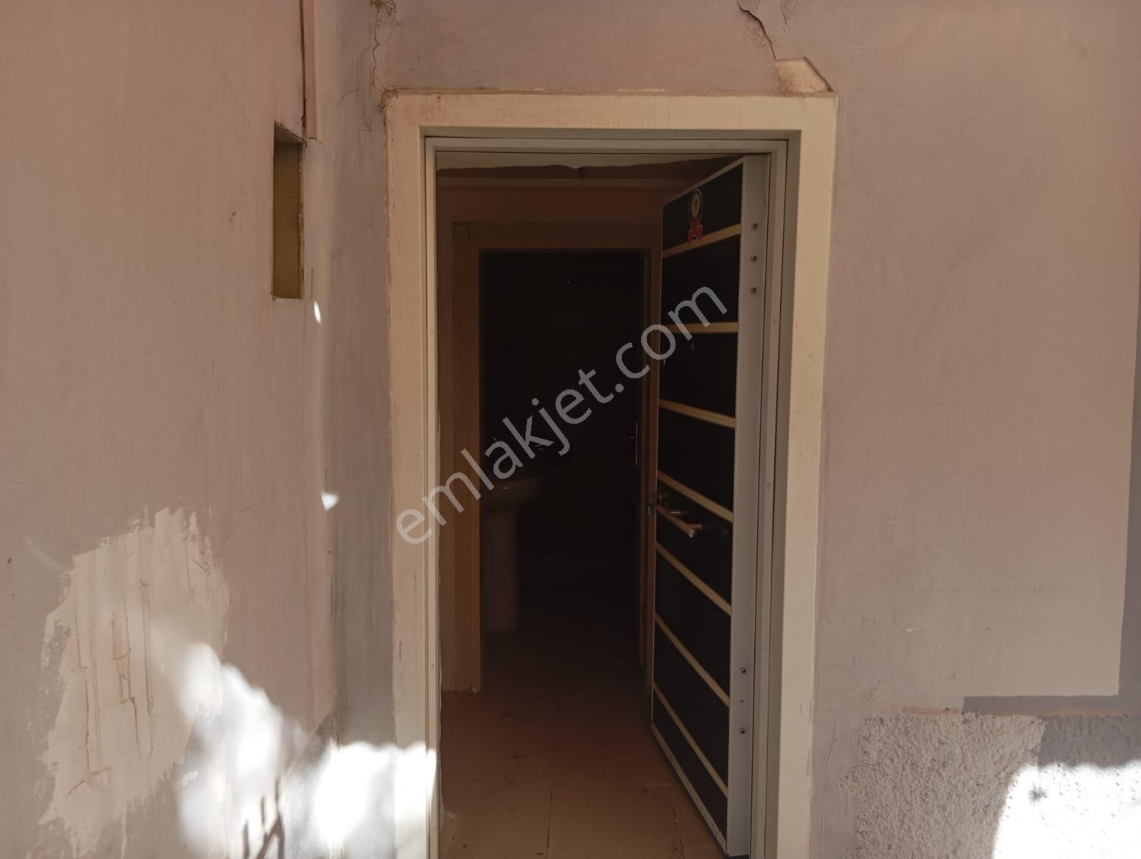 Thor'dan Satılık Gülbahçe Mahallesi'nde Pazara Yakın Müstakil Ev - Görsel 10