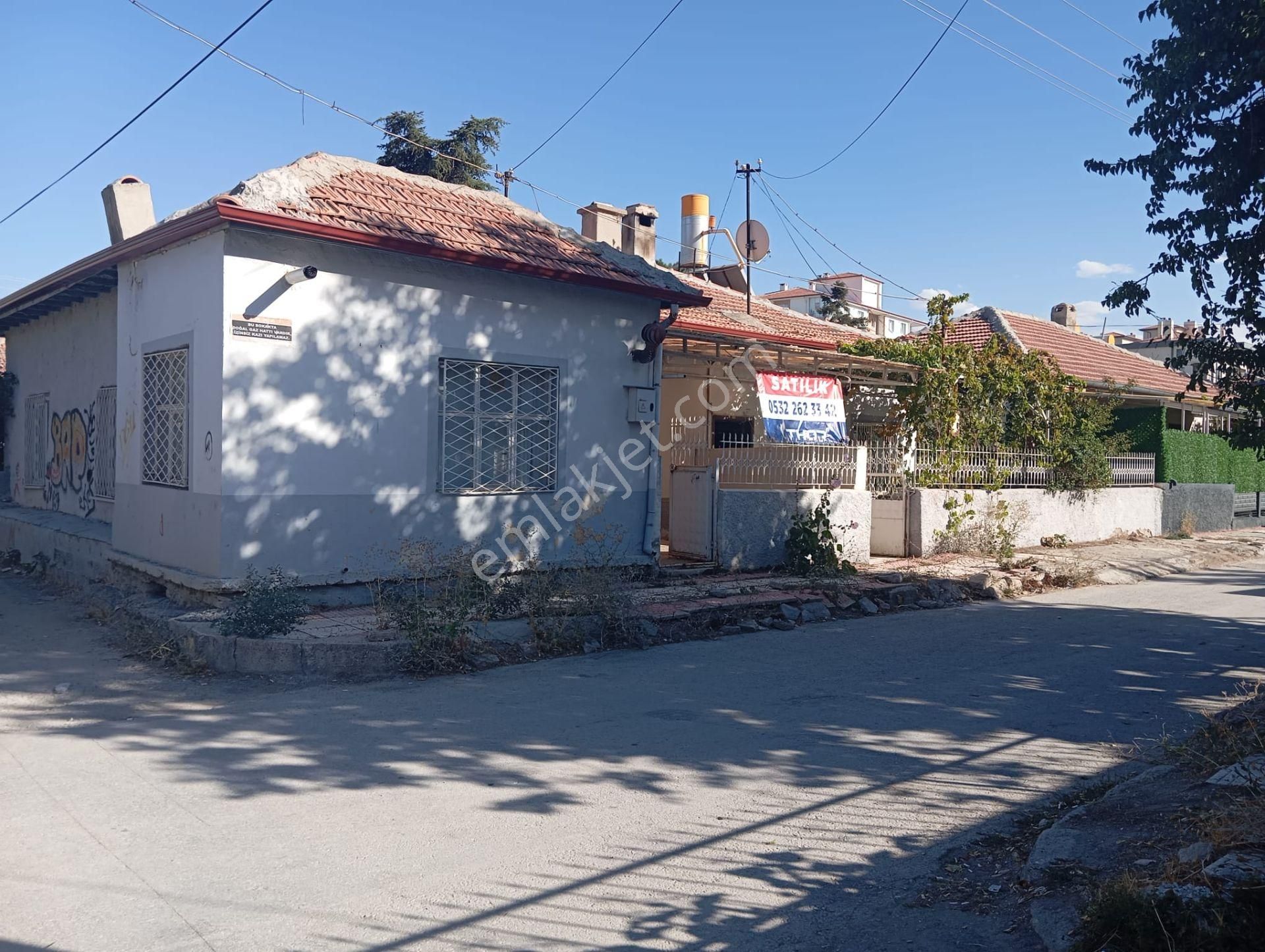 Thor'dan Satılık Gülbahçe Mahallesi'nde Pazara Yakın Müstakil Ev - Görsel 5