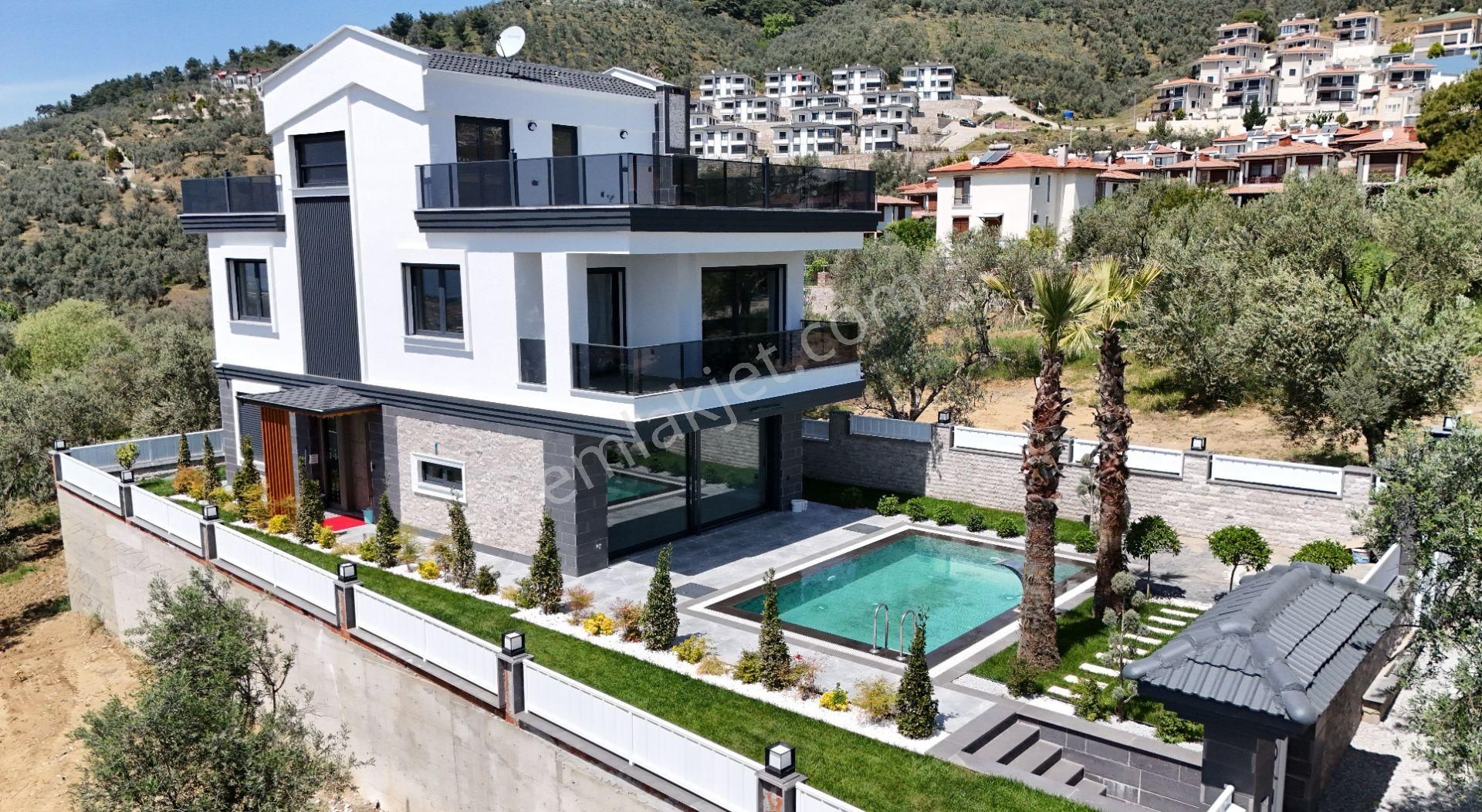 Altınolukda Zarif Yaşam Alanı Modern Tasarımlı Havuzlu 4+1 Villa - Görsel 4