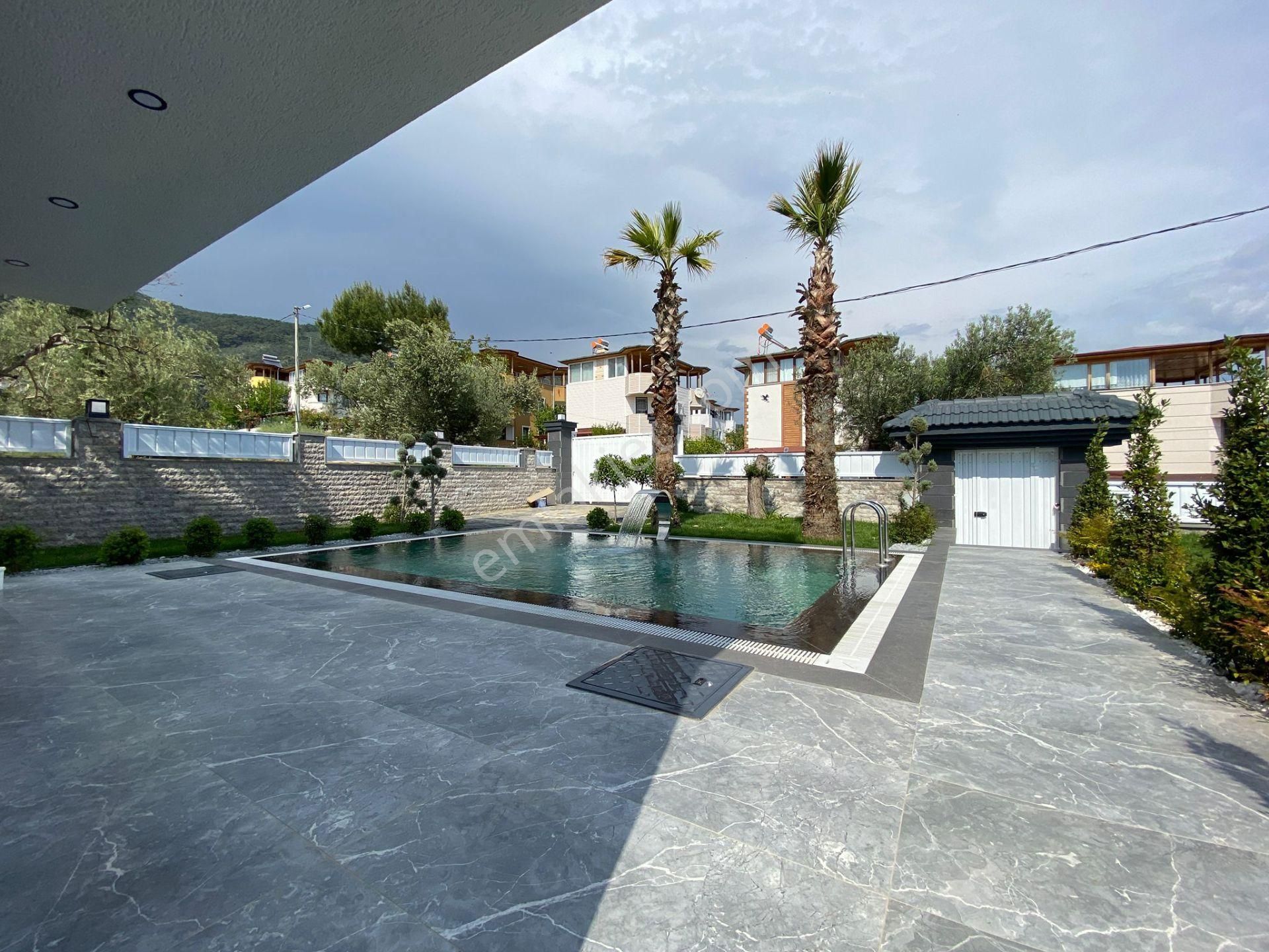 Altınolukda Zarif Yaşam Alanı Modern Tasarımlı Havuzlu 4+1 Villa - Görsel 26