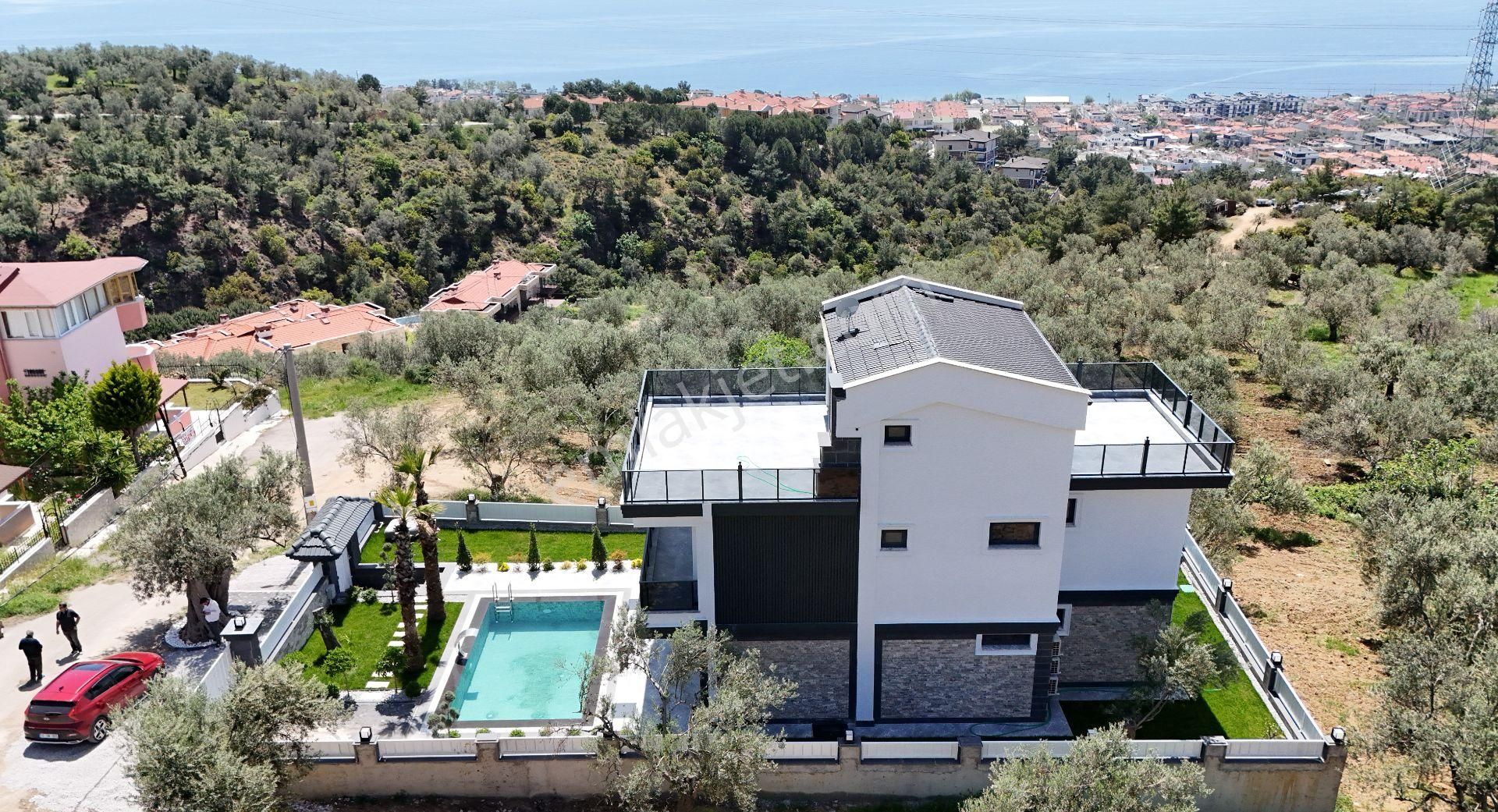 Altınolukda Zarif Yaşam Alanı Modern Tasarımlı Havuzlu 4+1 Villa - Görsel 2