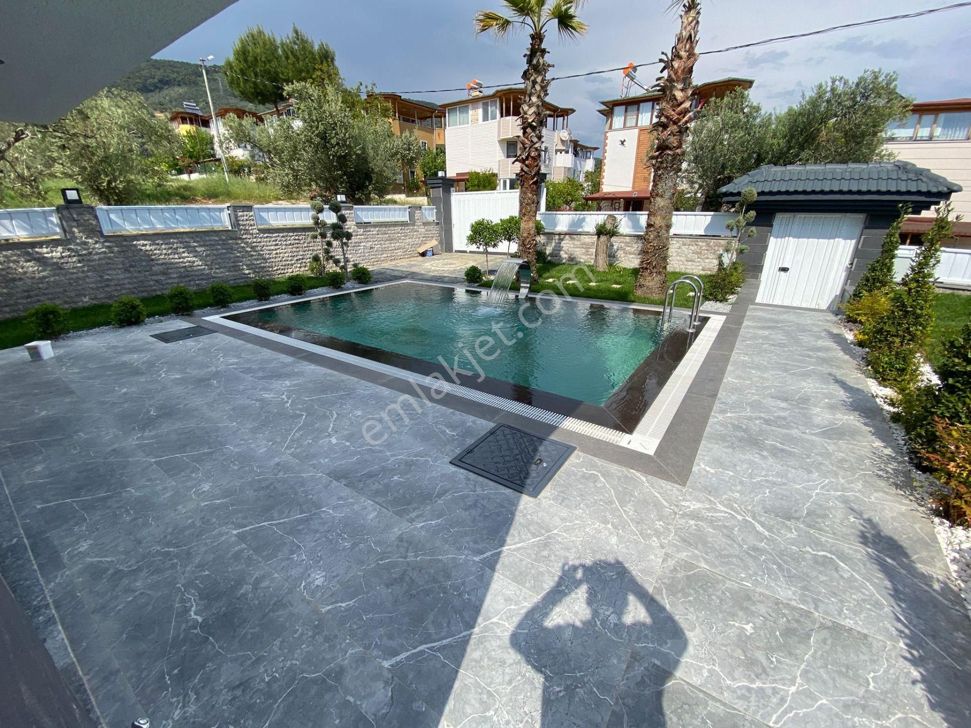 Altınolukda Zarif Yaşam Alanı Modern Tasarımlı Havuzlu 4+1 Villa - Görsel 25