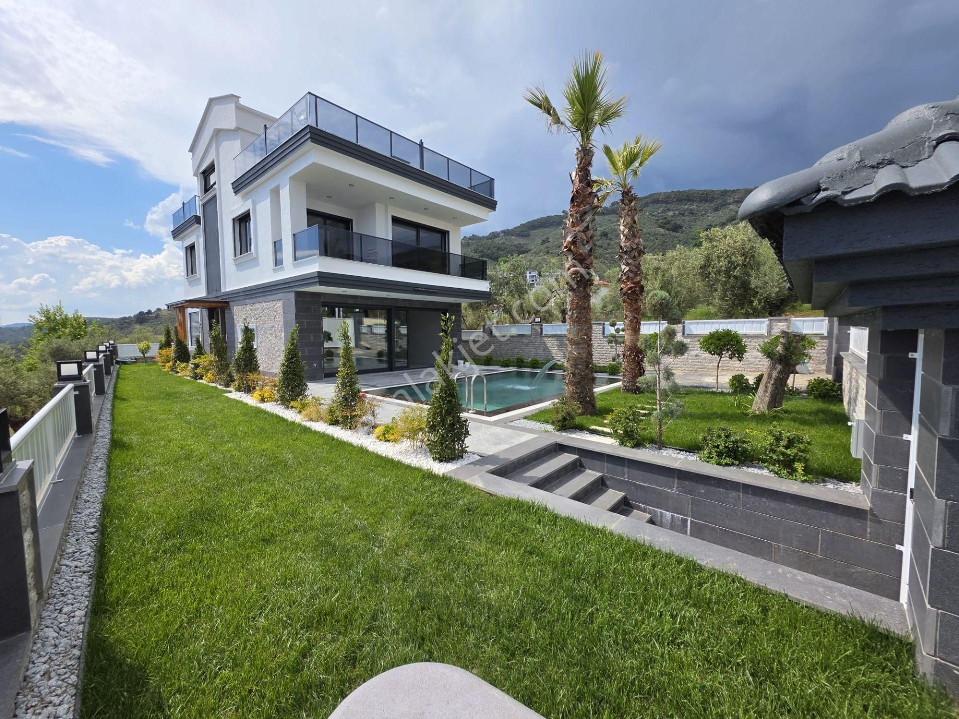 Altınolukda Zarif Yaşam Alanı Modern Tasarımlı Havuzlu 4+1 Villa - Görsel 13