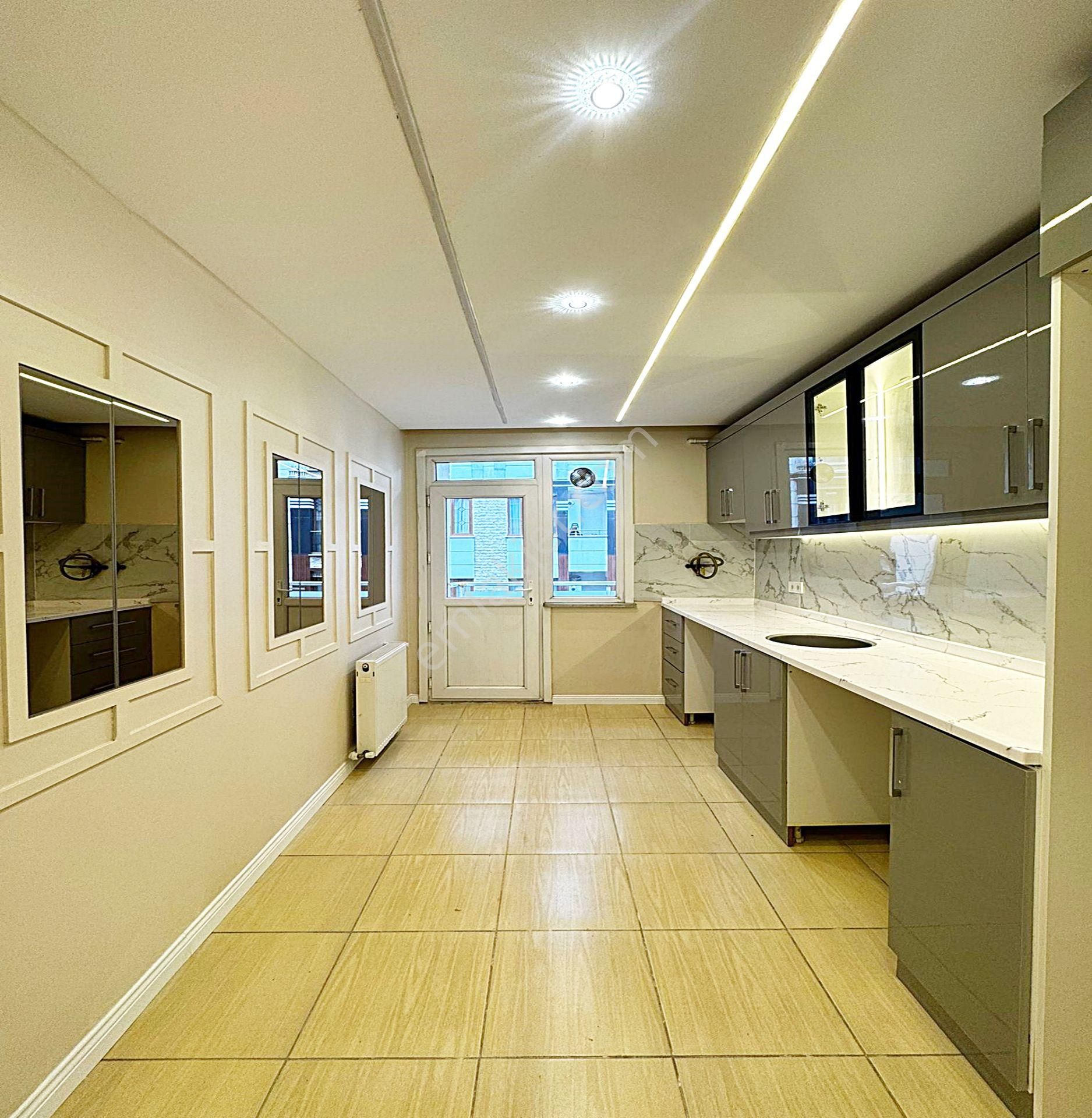 Güzelyurt Metrobüs Durağına Yürüme Mesafede 2+1 Satılık Daire