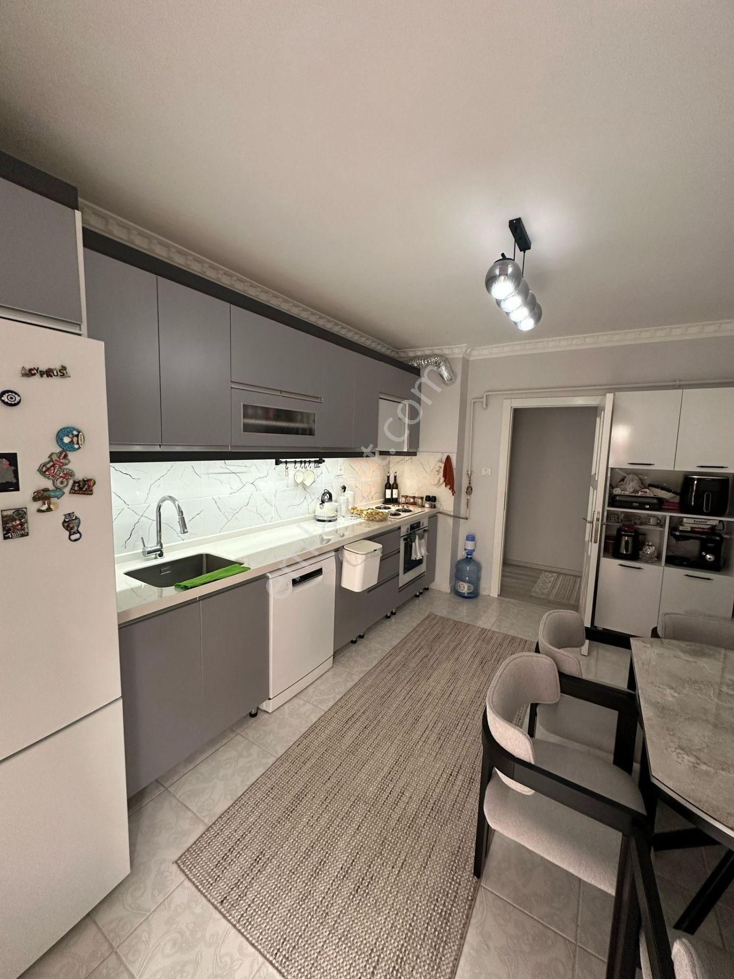 Karapürçek'te Asansörlü Ebeveyn Banyolu 3+1 Ara Katta Satılık Daire !! - Görsel 2