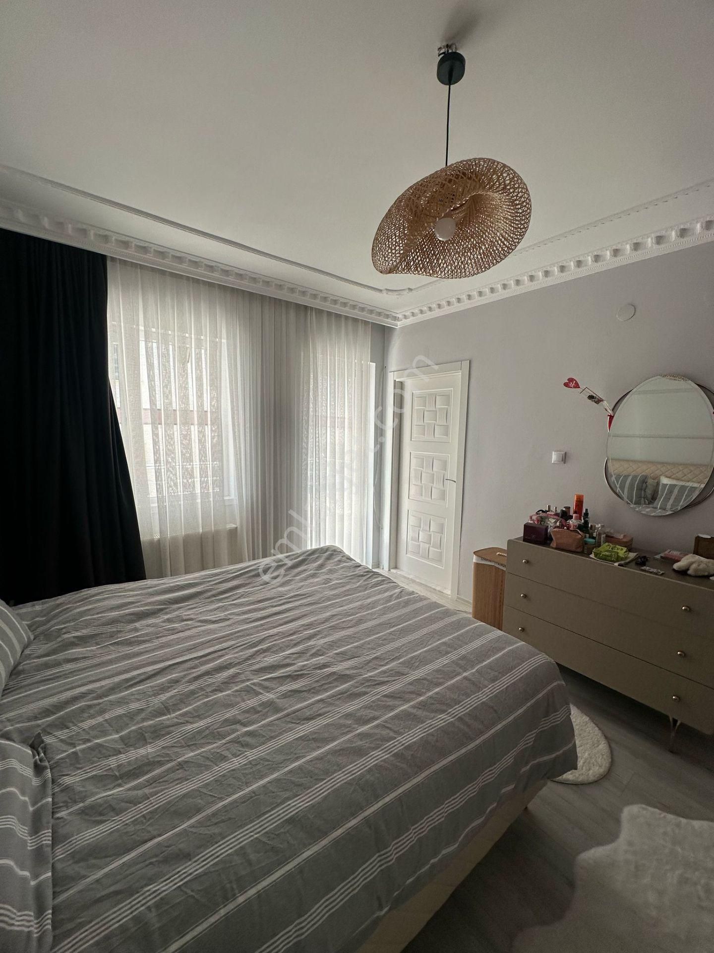 Karapürçek'te Asansörlü Ebeveyn Banyolu 3+1 Ara Katta Satılık Daire !! - Görsel 9