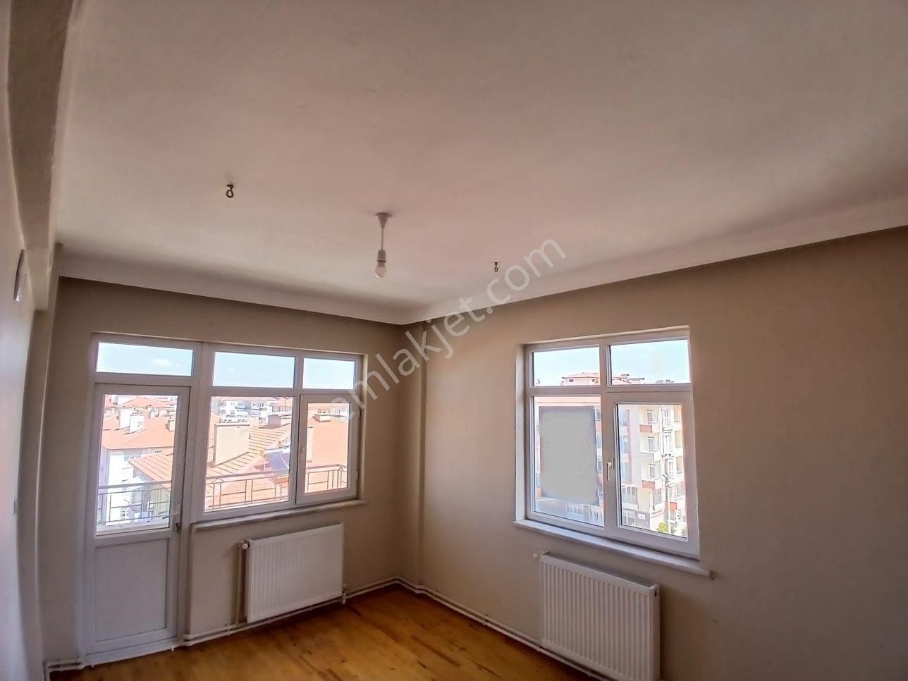 Akçay Emlak'tan Akşehir Perşembe Pazarı Altında Ara Kat Kiralık 3+1 Daire - Görsel 22