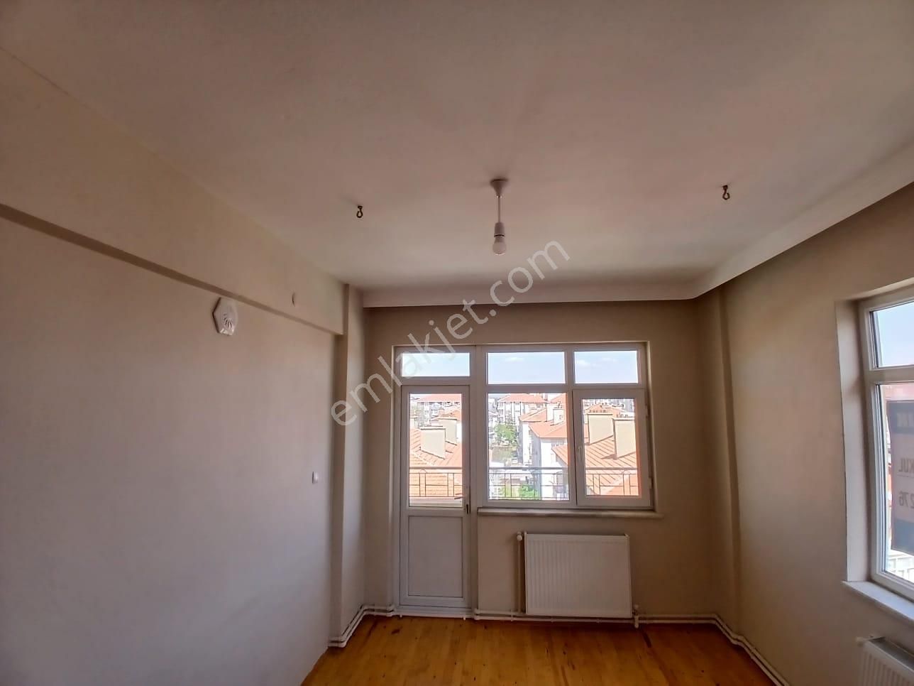 Akçay Emlak'tan Akşehir Perşembe Pazarı Altında Ara Kat Kiralık 3+1 Daire - Görsel 24