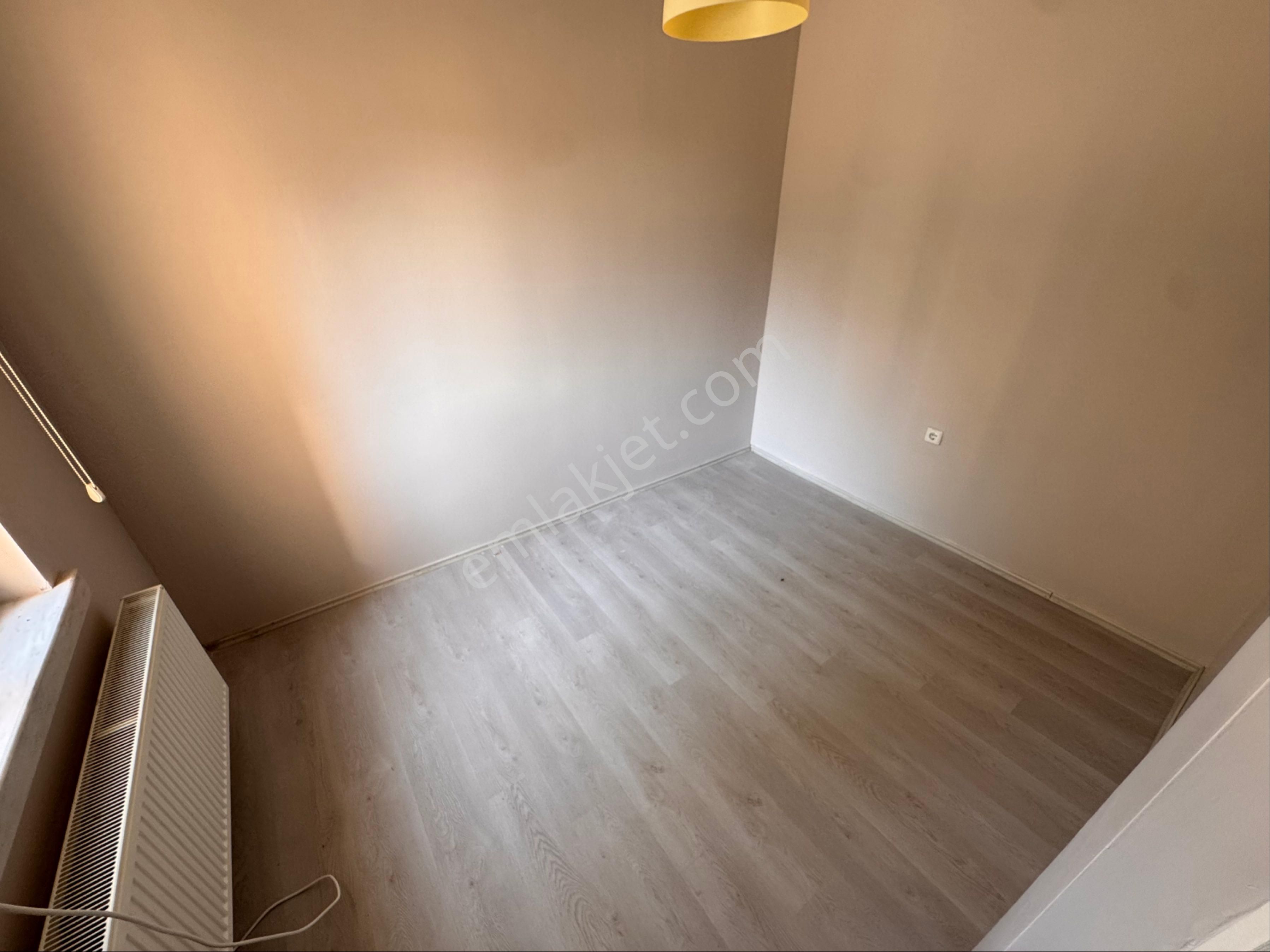 Pera'dan Çankaya Göçmen Konutlarında Kiralık Ara Kat 2+1 Daire - Görsel 15