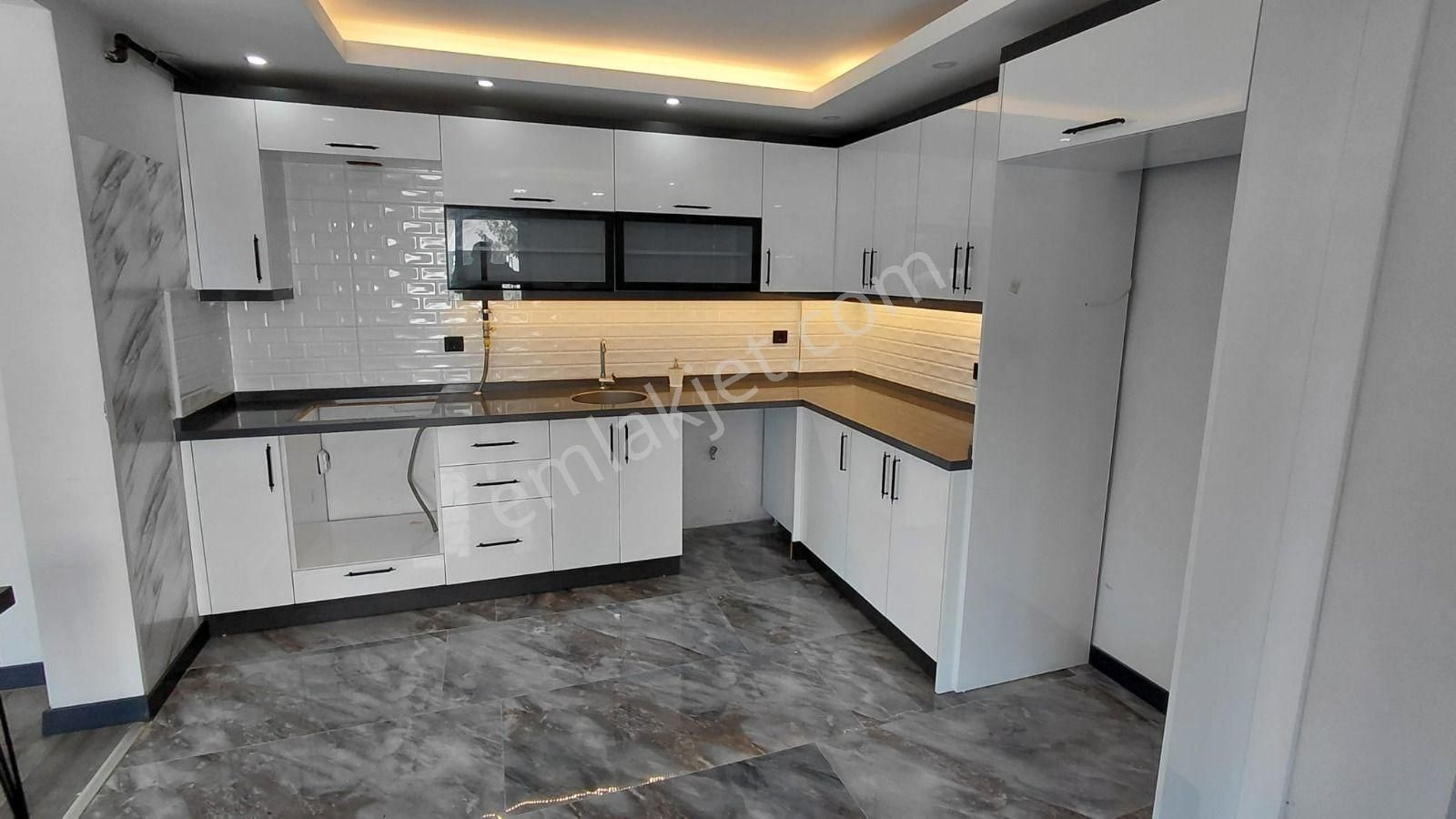 🏡 Güzelyurt Mahallesi 🏡 ✅5+1 230 M2 3 Katlı Villa ❇️açık Mutfak - Görsel 3