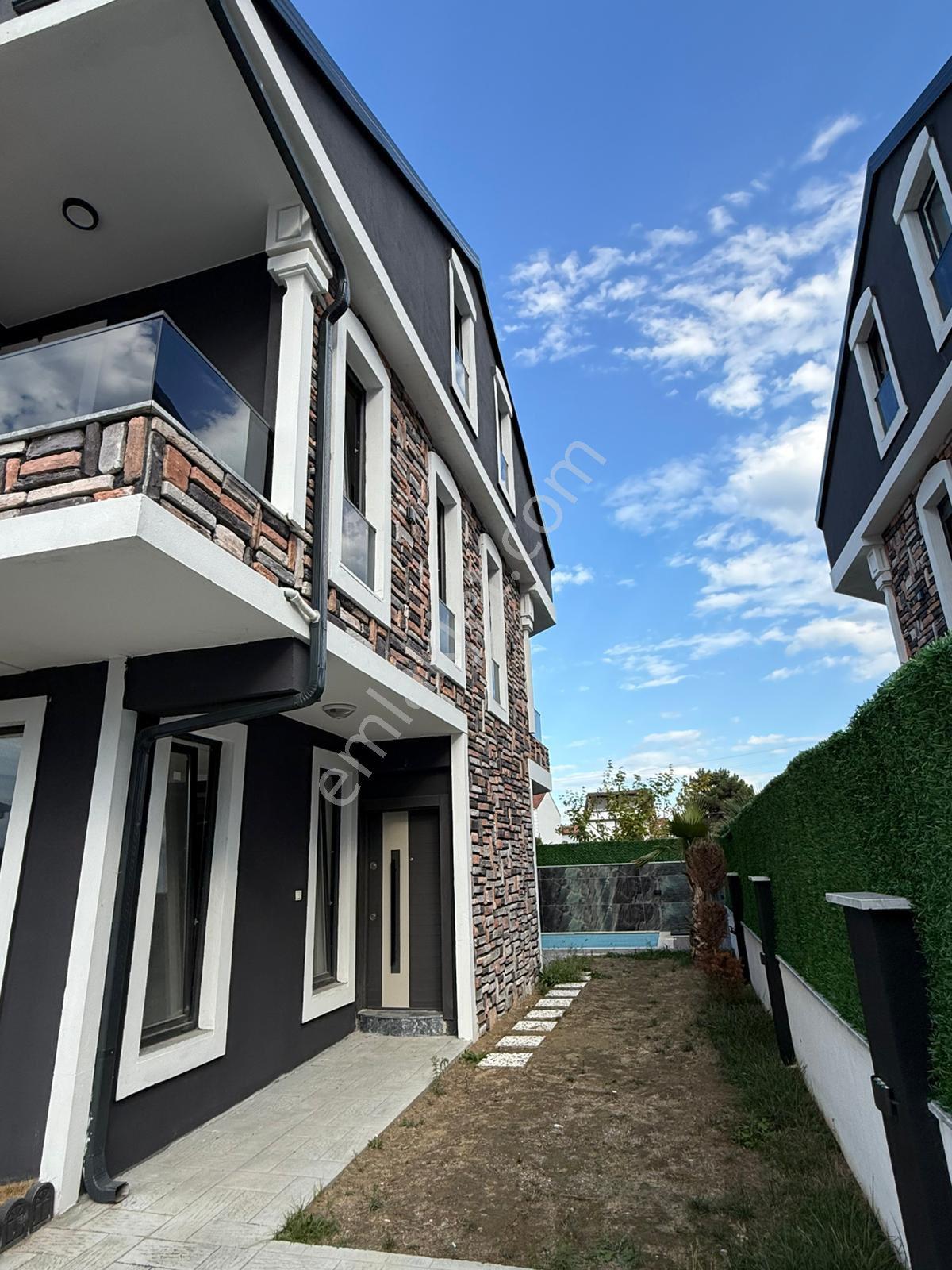 Kocaali Alandere Mah. 185m2 Arsa İçinde Tamamen Müstakil 4+1 Deniz Manzaralı Satılık Tripleks Villa - Görsel 2