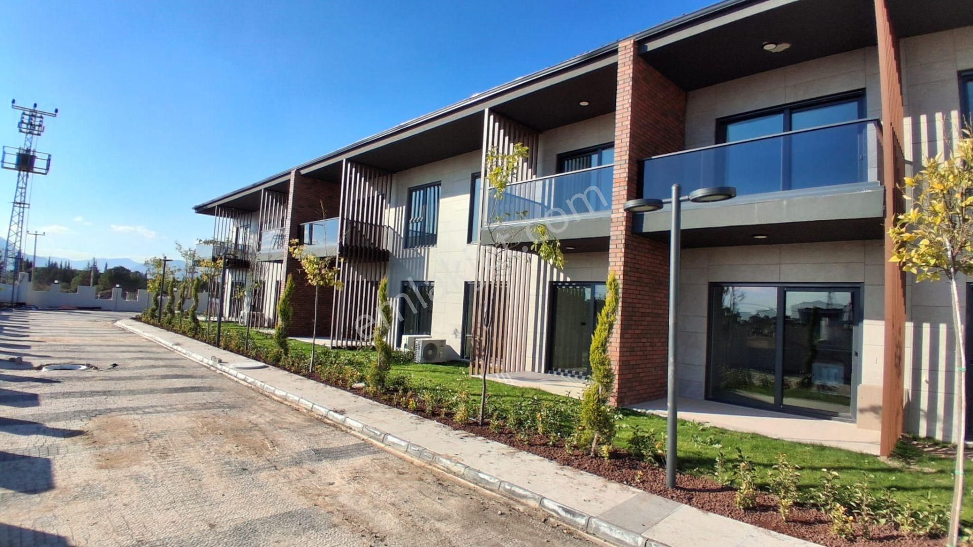 Döşemealtı Çıplaklı Mh'de Tatil Köyü Konseptinde Ultra Lüks 1+1 - Görsel 3