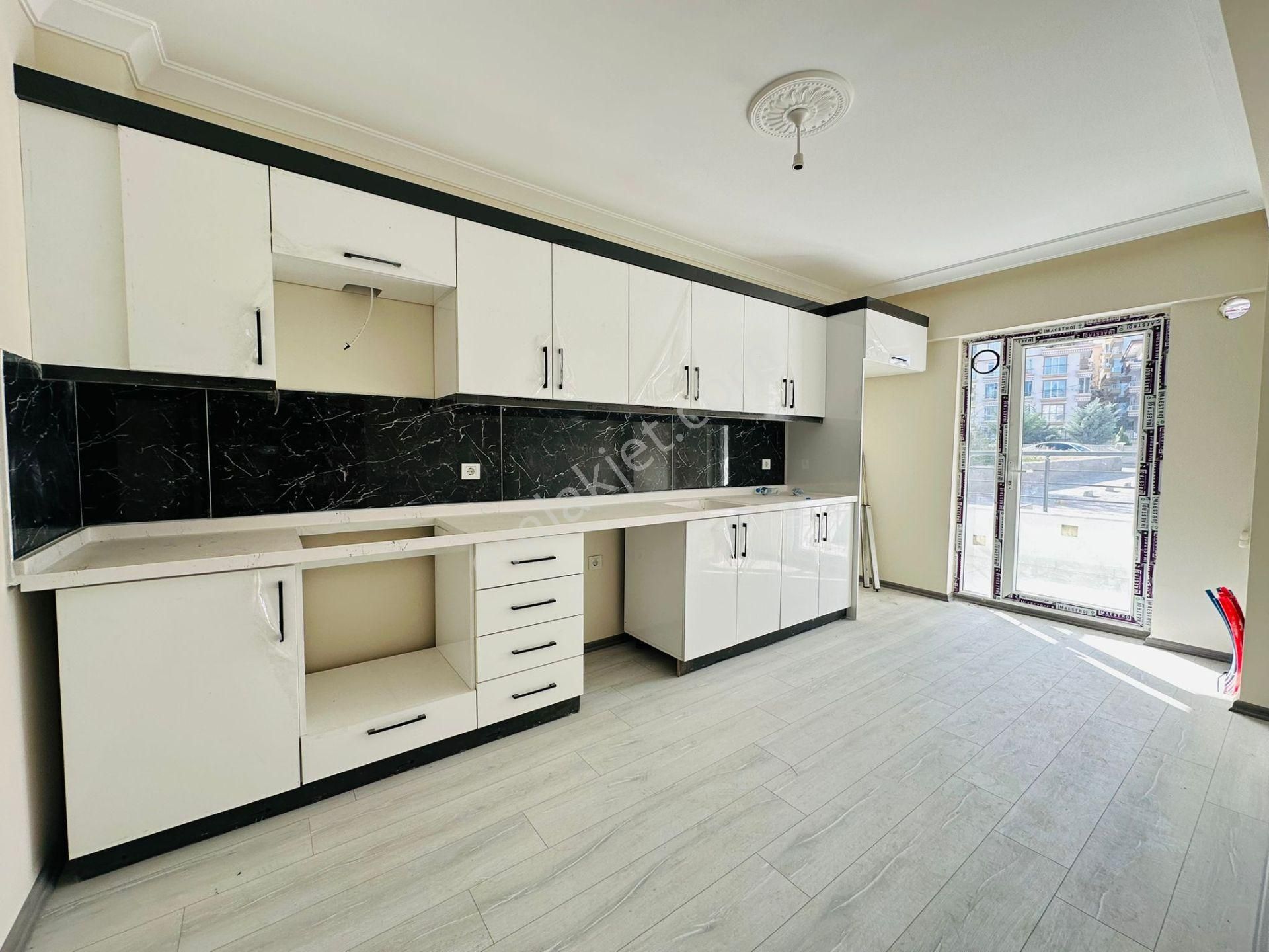 Başak'ta Özalp Caddesi Yakınında Asansörlü 3+1 Satılık Sıfır Daire !!