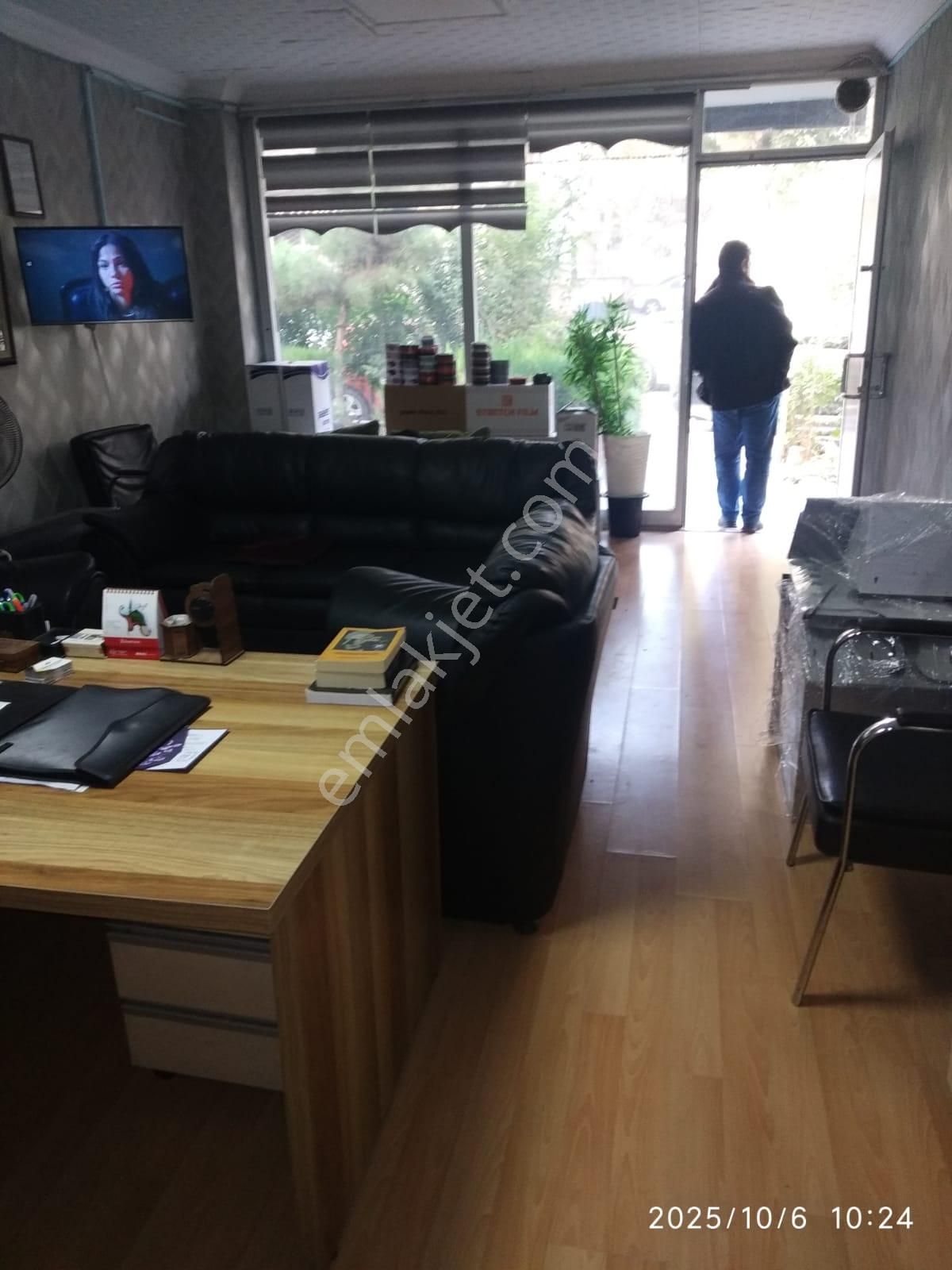 Demetevler Metro Sokağında Krediye Ve Yatırıma Uygun Satılık Dükkan - Görsel 4