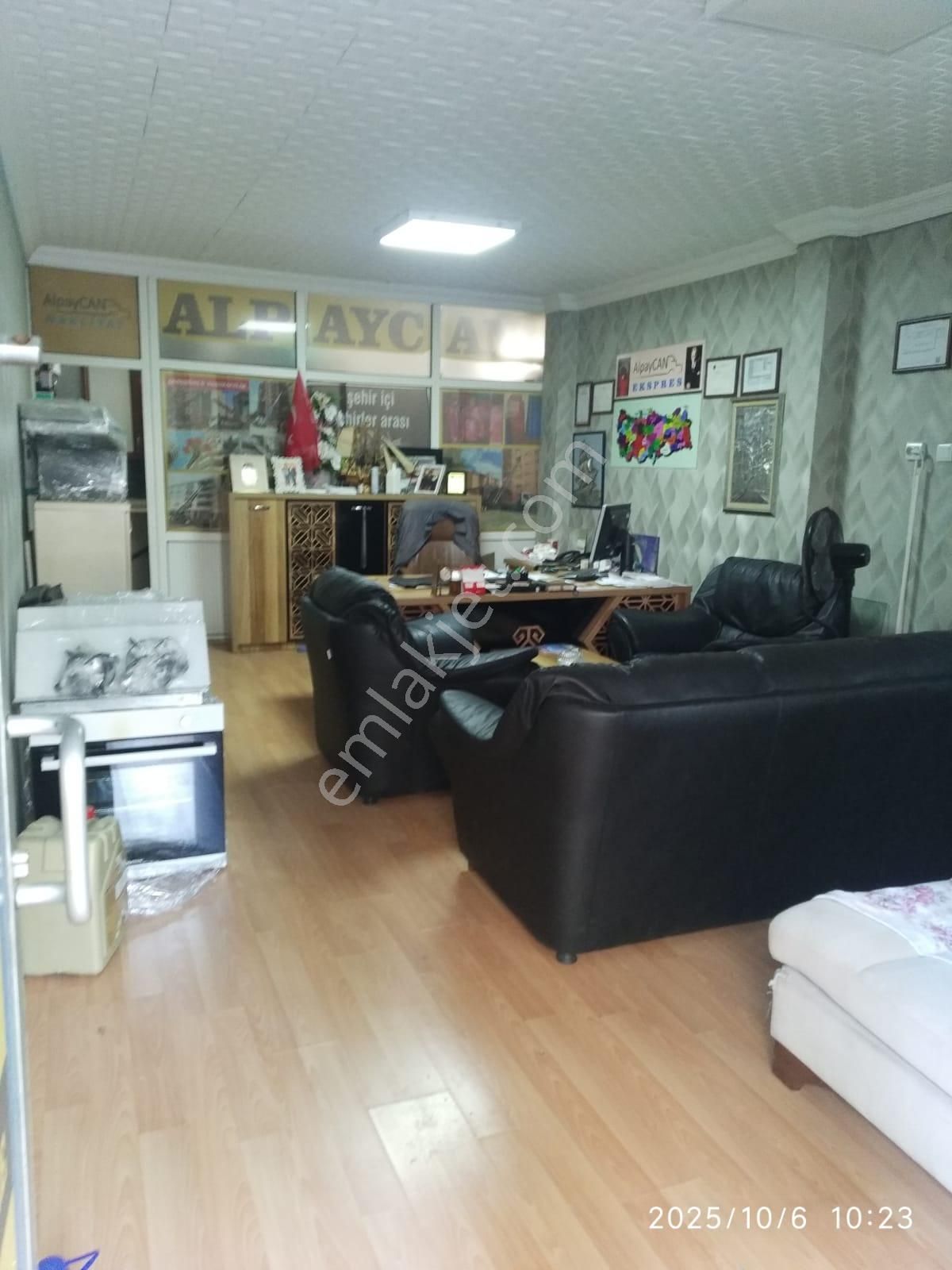 Demetevler Metro Sokağında Krediye Ve Yatırıma Uygun Satılık Dükkan - Görsel 2