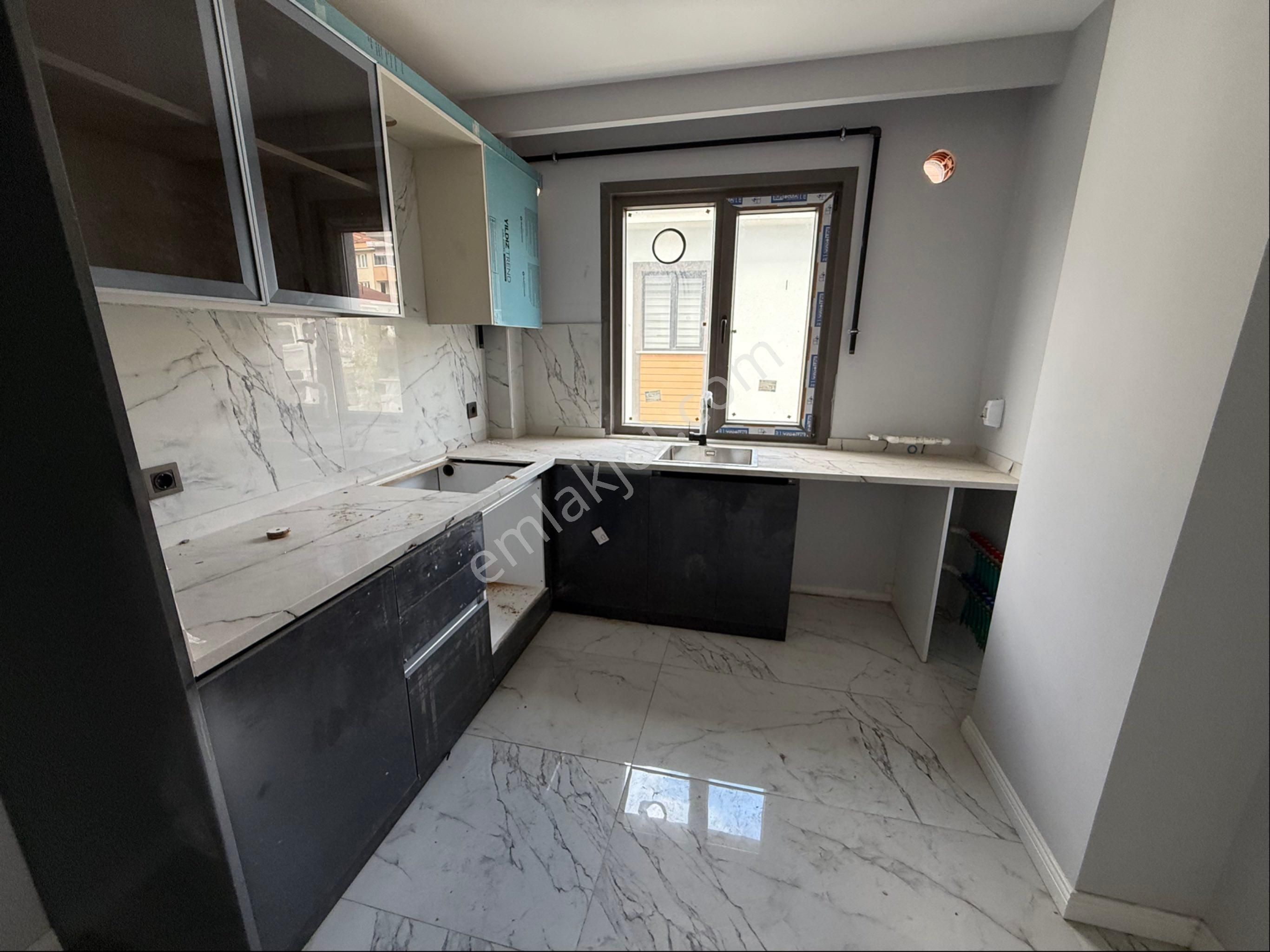 Ümraniye'de Metro - Avm'ye Yürüme Mesafesinde 85m2 2+1 Arakatlar - Görsel 3