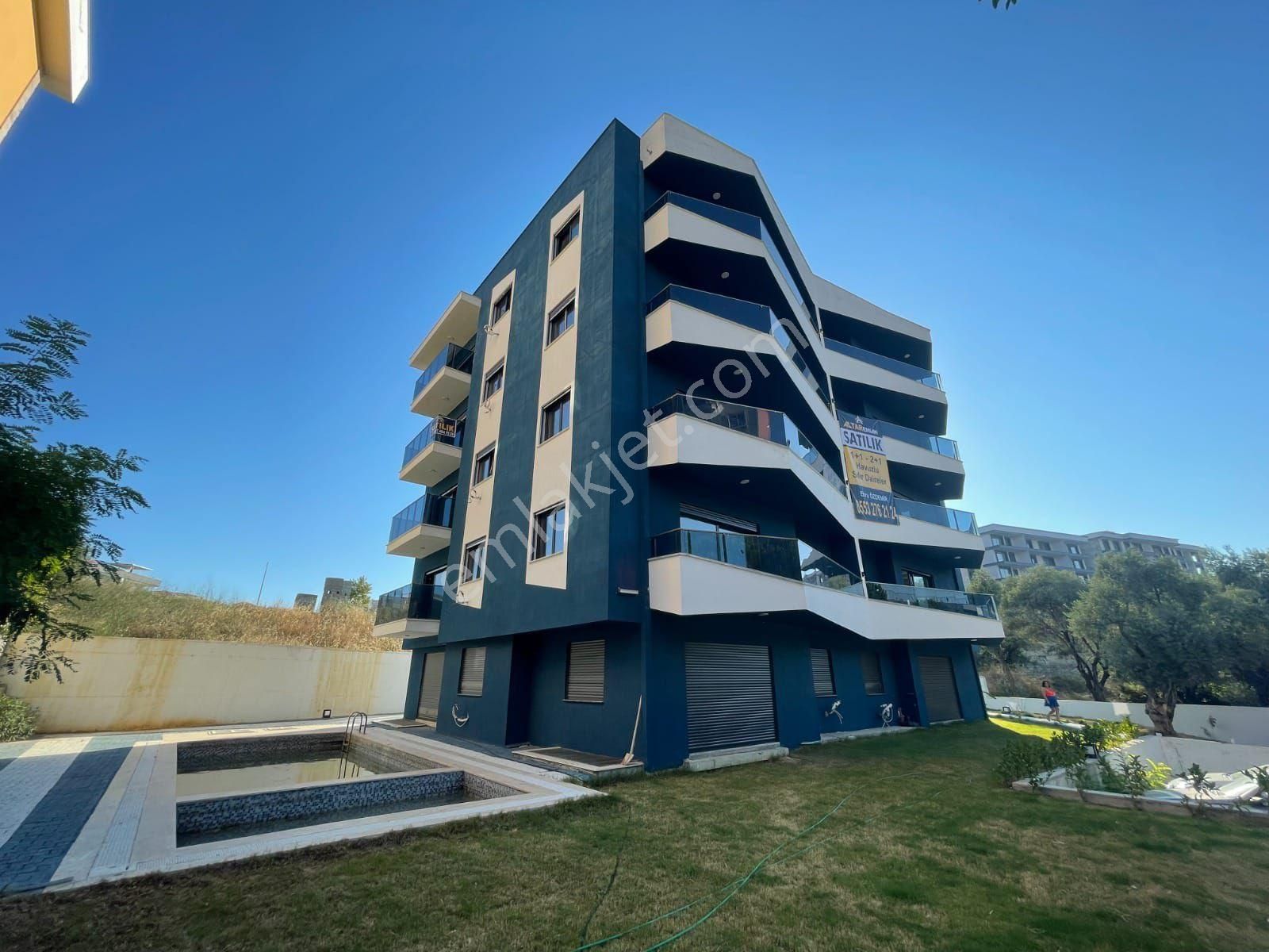 Kuşadası'nda Havuzlu Doğalgazlı 2+1 Daire