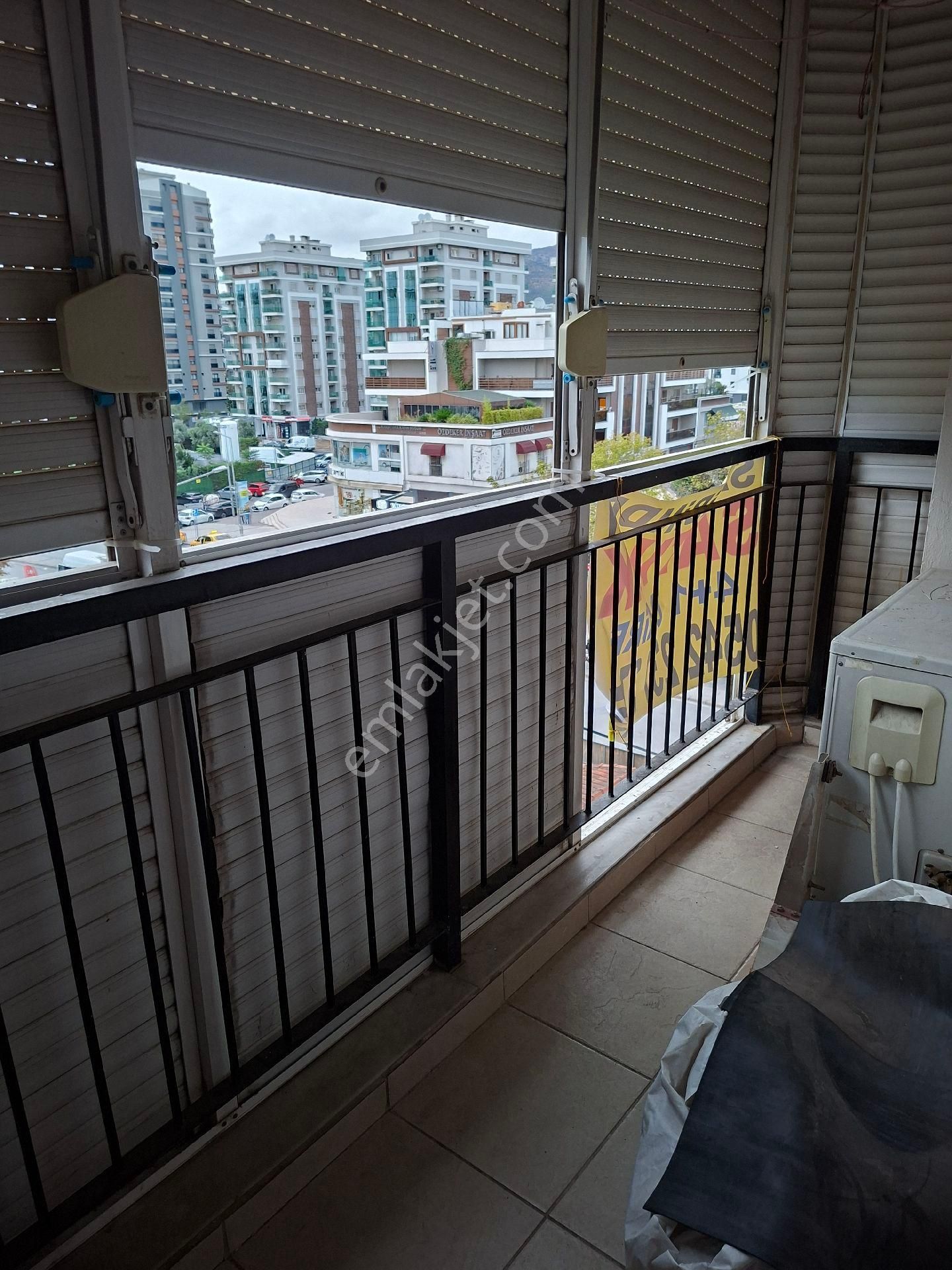 Karşıyaka Yenigirnede Medikal Point Hastanesi Sokağında Sahibinden Satılık 4+1 Daire - Görsel 4