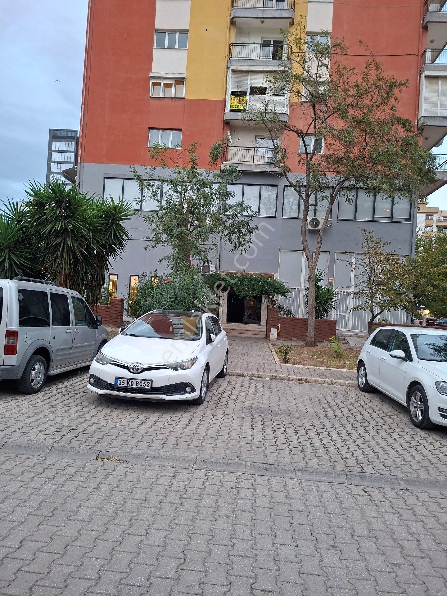 Karşıyaka Yenigirnede Medikal Point Hastanesi Sokağında Sahibinden Satılık 4+1 Daire