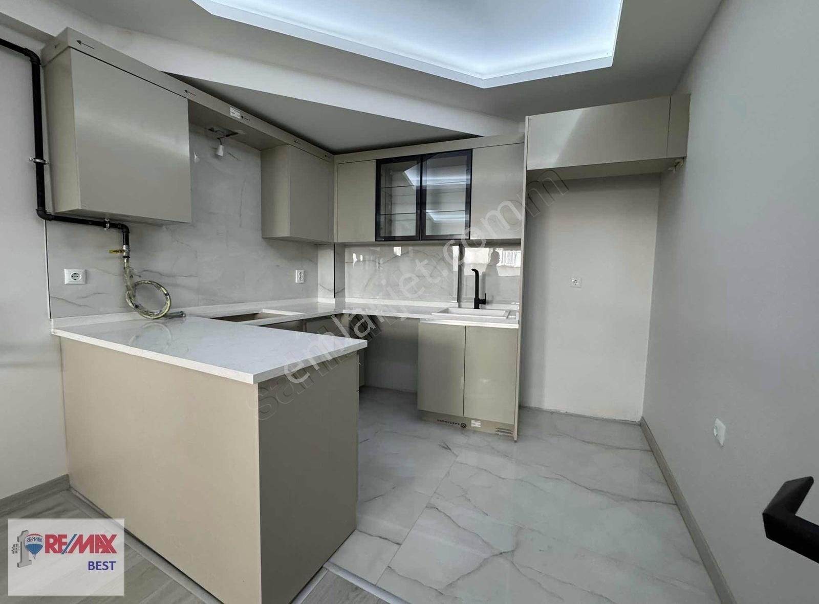 42 Hakan Büyükten Nergiz Çarşı Yakını1+1yatırım İçin İdeal Daire