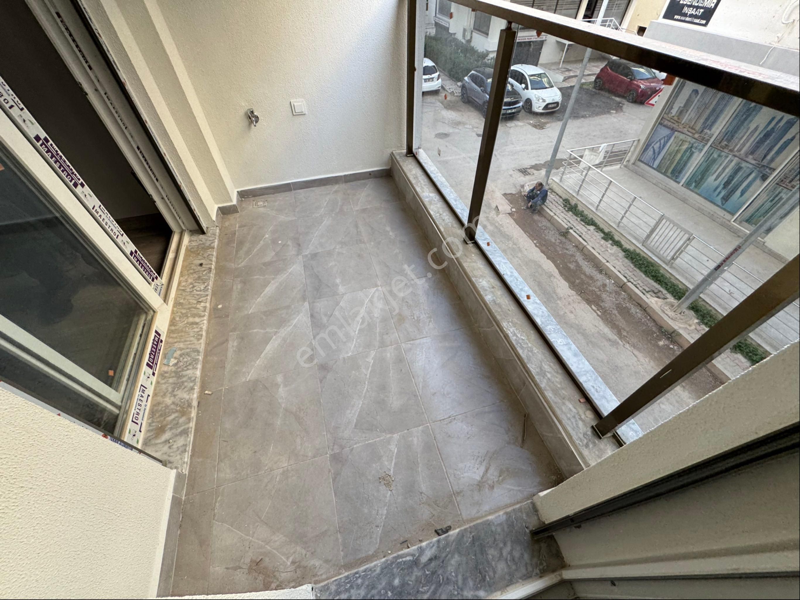 20 Remax Bestte Karşıyaka Demirköprü Köşe 3+1 Arakat Daire - Görsel 3