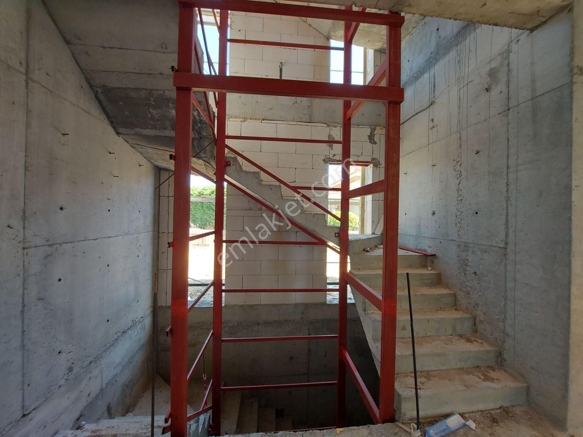 Güzelce'de Güvenli Site İçerisinde Müstakil Havuzlu Lüks Villa - Görsel 28