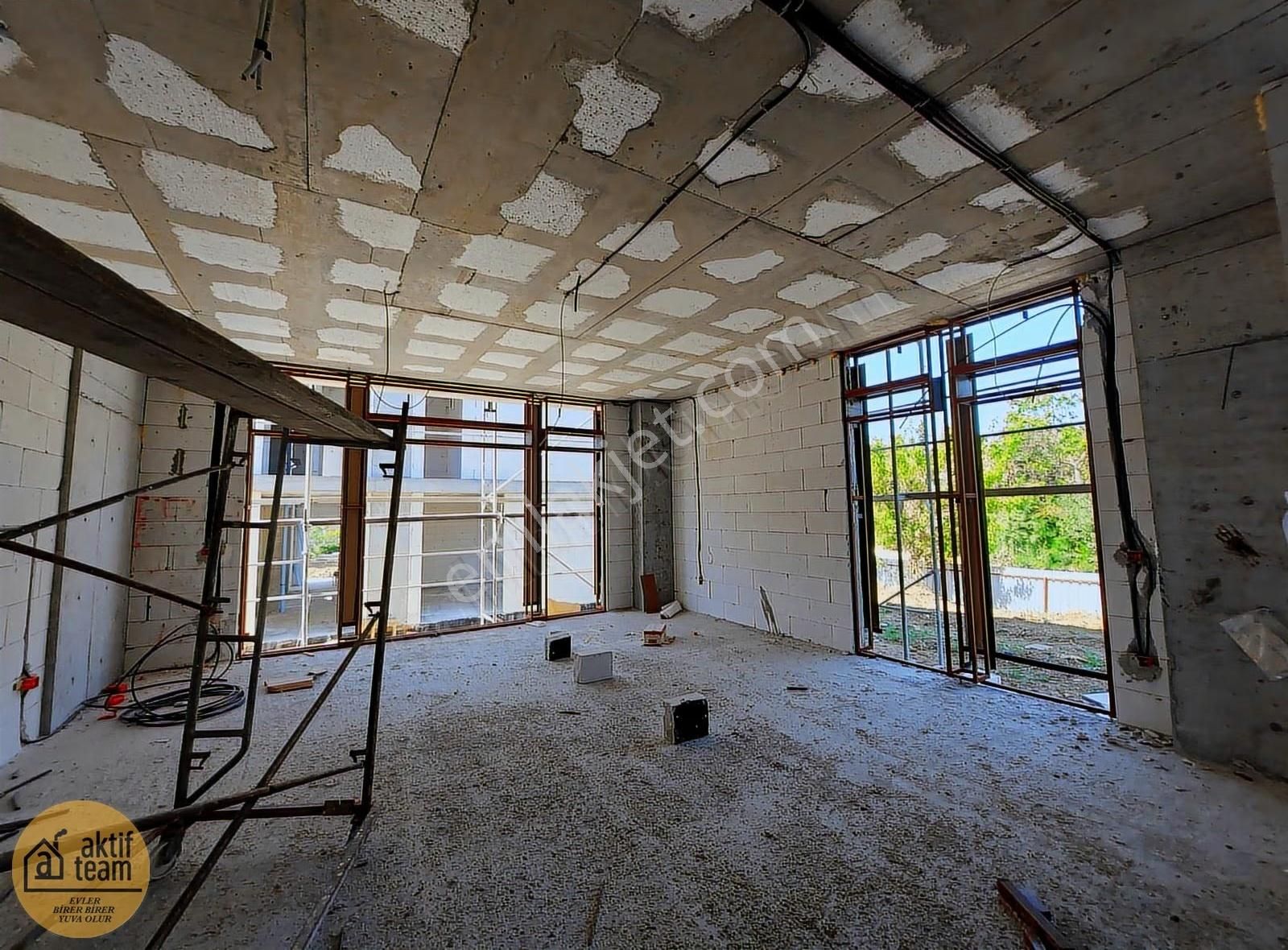 Güzelce'de Güvenli Site İçerisinde Müstakil Havuzlu Lüks Villa - Görsel 15