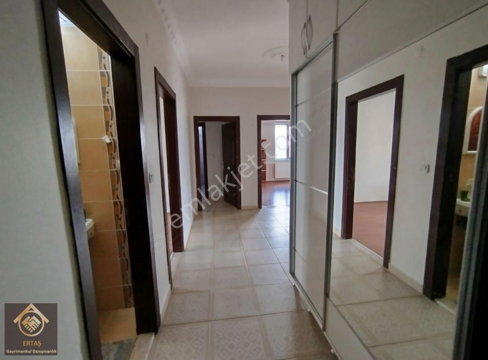 Germir De Satılık Kombili 3+1 Geniş Daire - Görsel 3