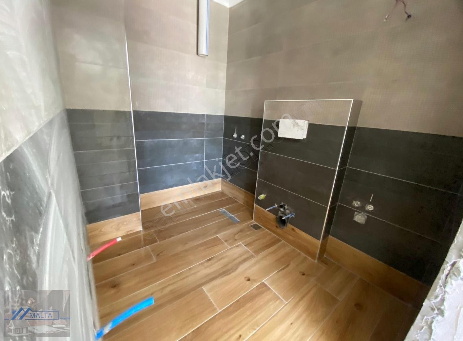 Maltadan 600 Evler Caddesi Üzerinde 1+1 Dubleks Daire