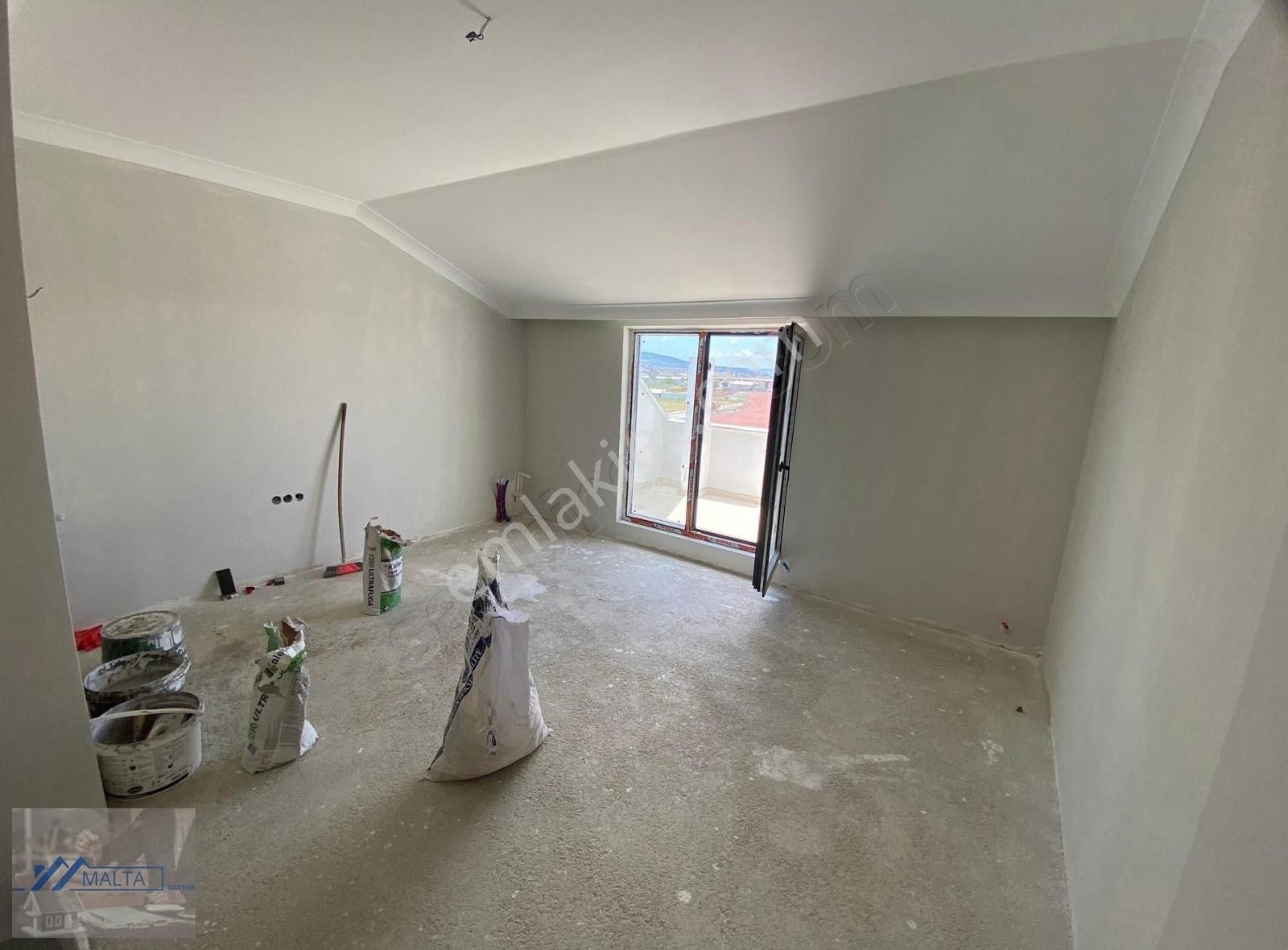 Maltadan 600 Evler Caddesi Üzerinde 1+1 Dubleks Daire - Görsel 7