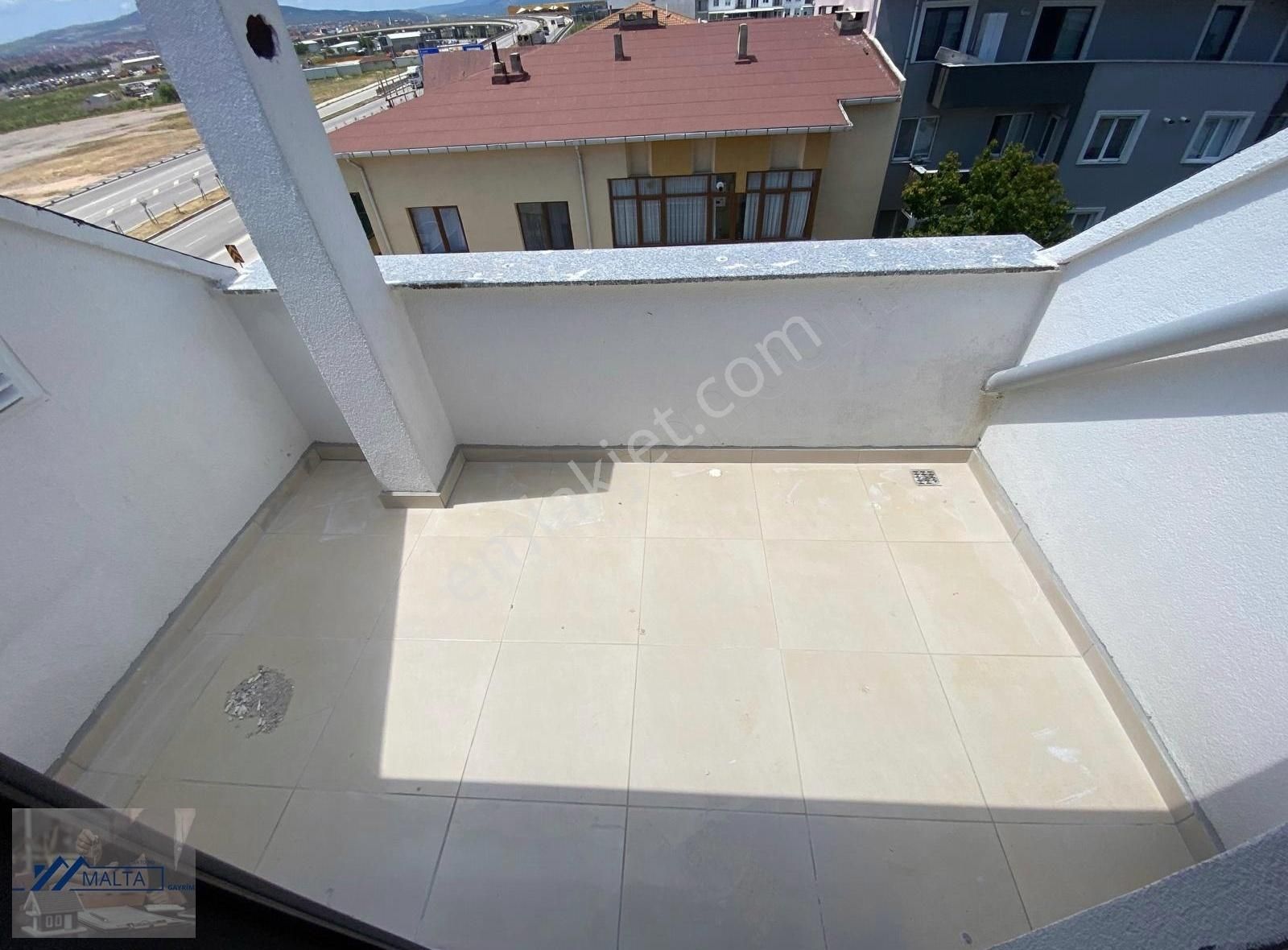 Maltadan 600 Evler Caddesi Üzerinde 1+1 Dubleks Daire - Görsel 9