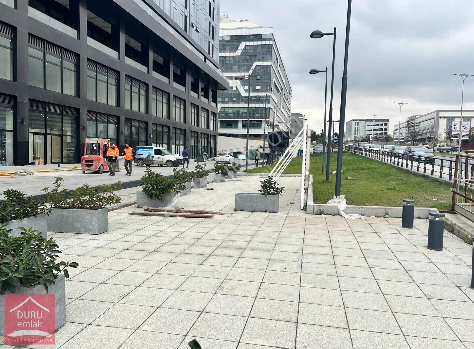 İstmall Bios Avm De Cadde Cephe 137 M2 Giriş Dükkan