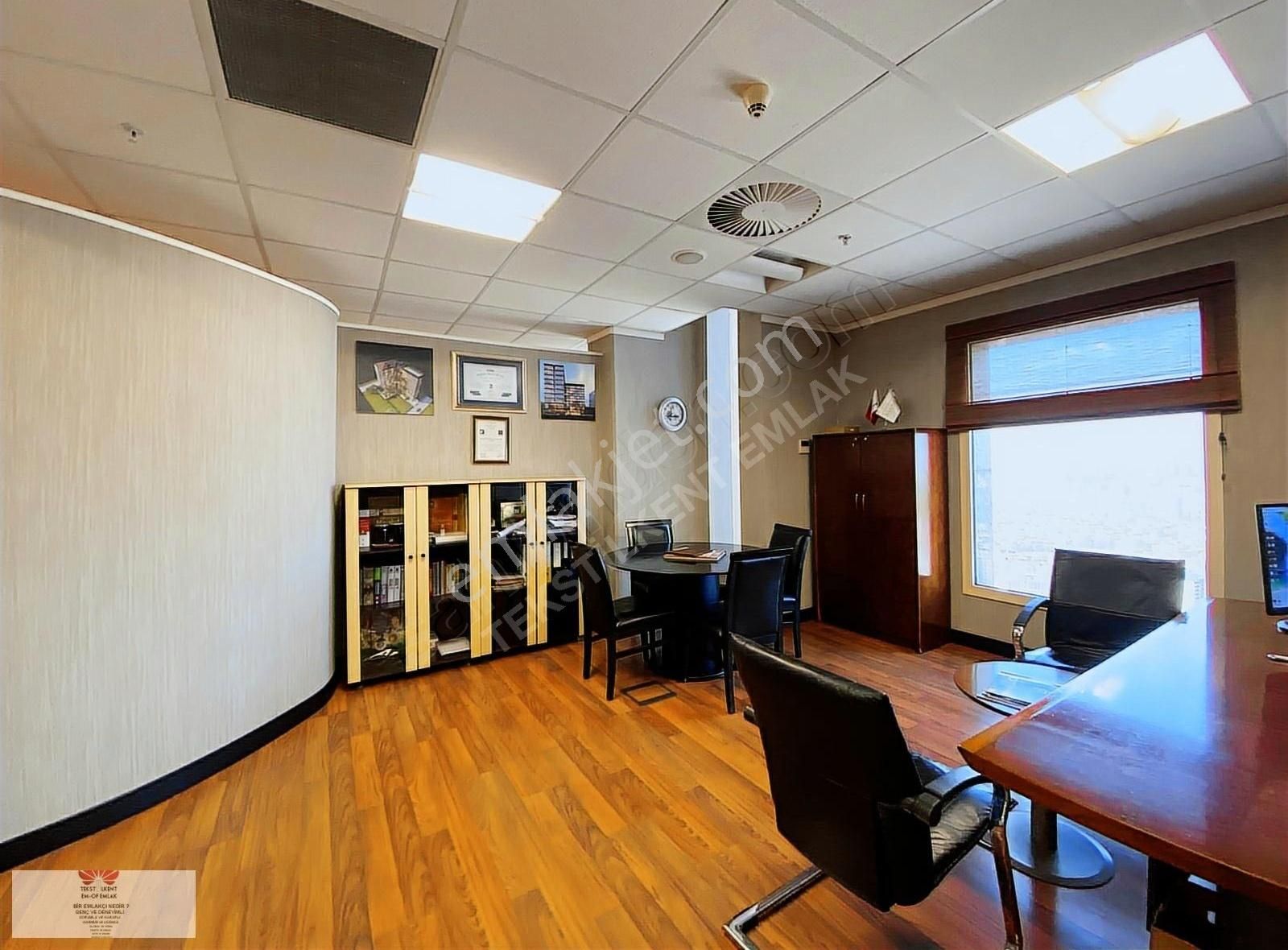 Koza Plaza'da Panoramik Özel Dekore Edilmiş Prestijli 704m2 Ofis