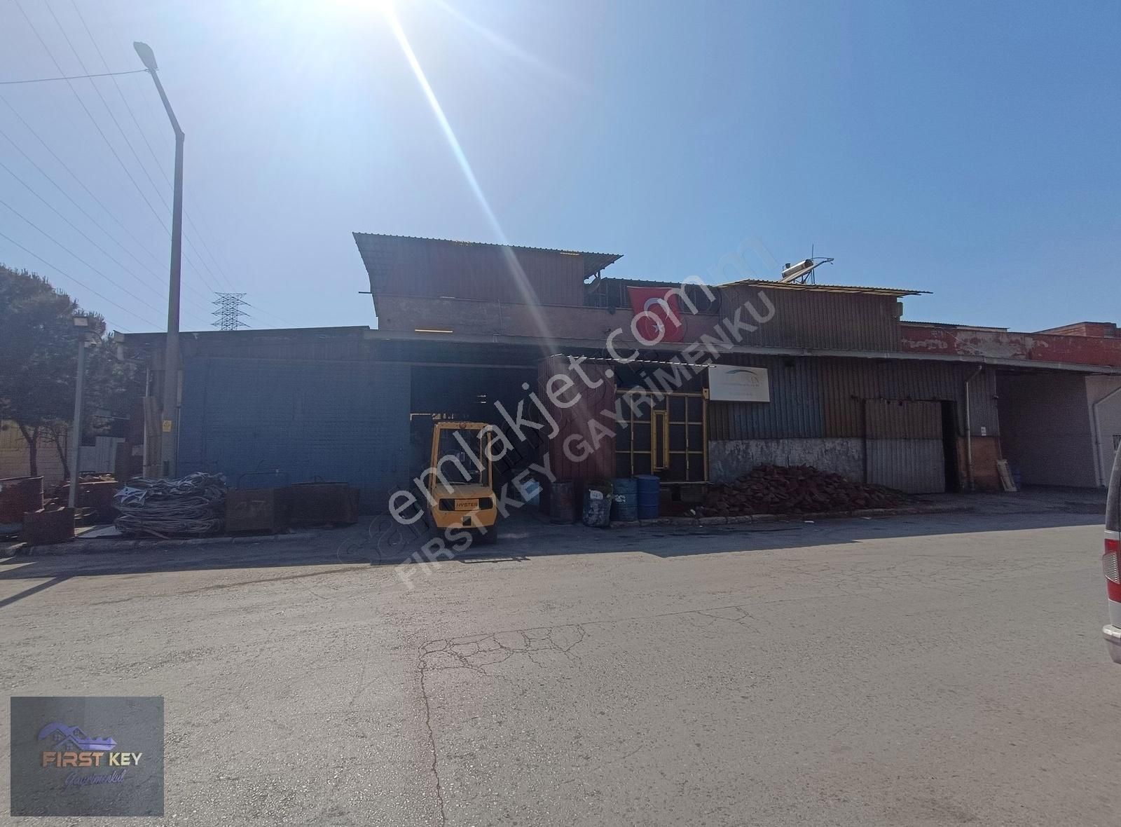 Işıkkent Dökümcüler Sitesinde Köşe Konumlu 640 M2 Satılık İşyeri