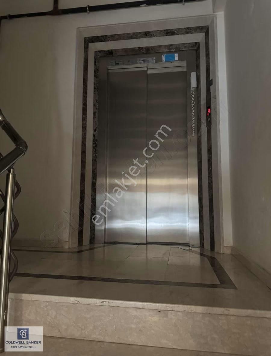 Sancaktepe Metronun Dibinde Satılık Çift Daire(daireler Boştur)